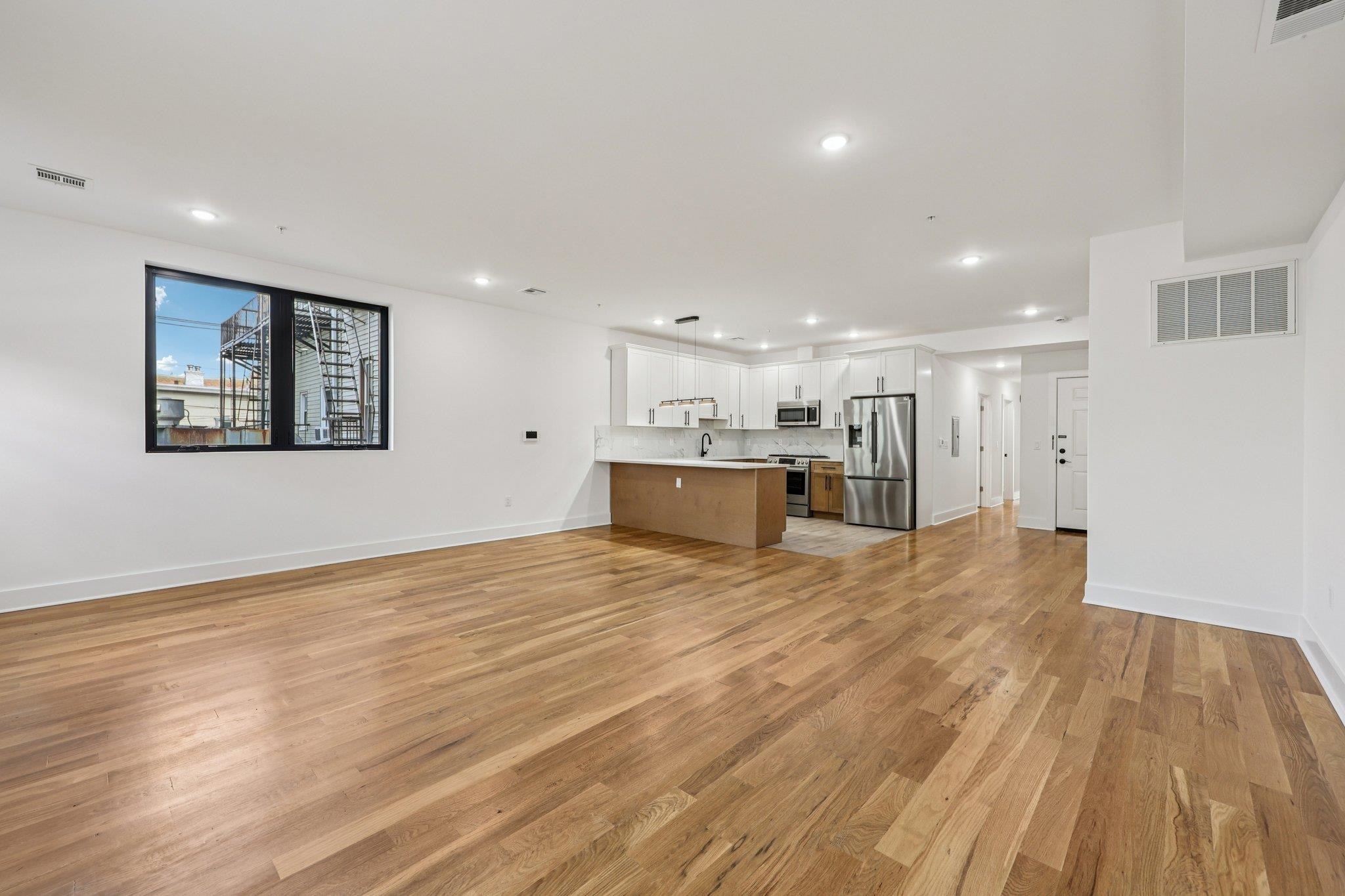 1003 SUMMIT AVE Unit: 2