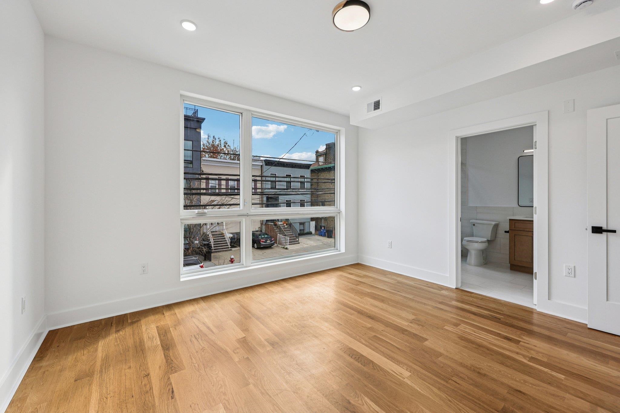 1003 SUMMIT AVE Unit: 2