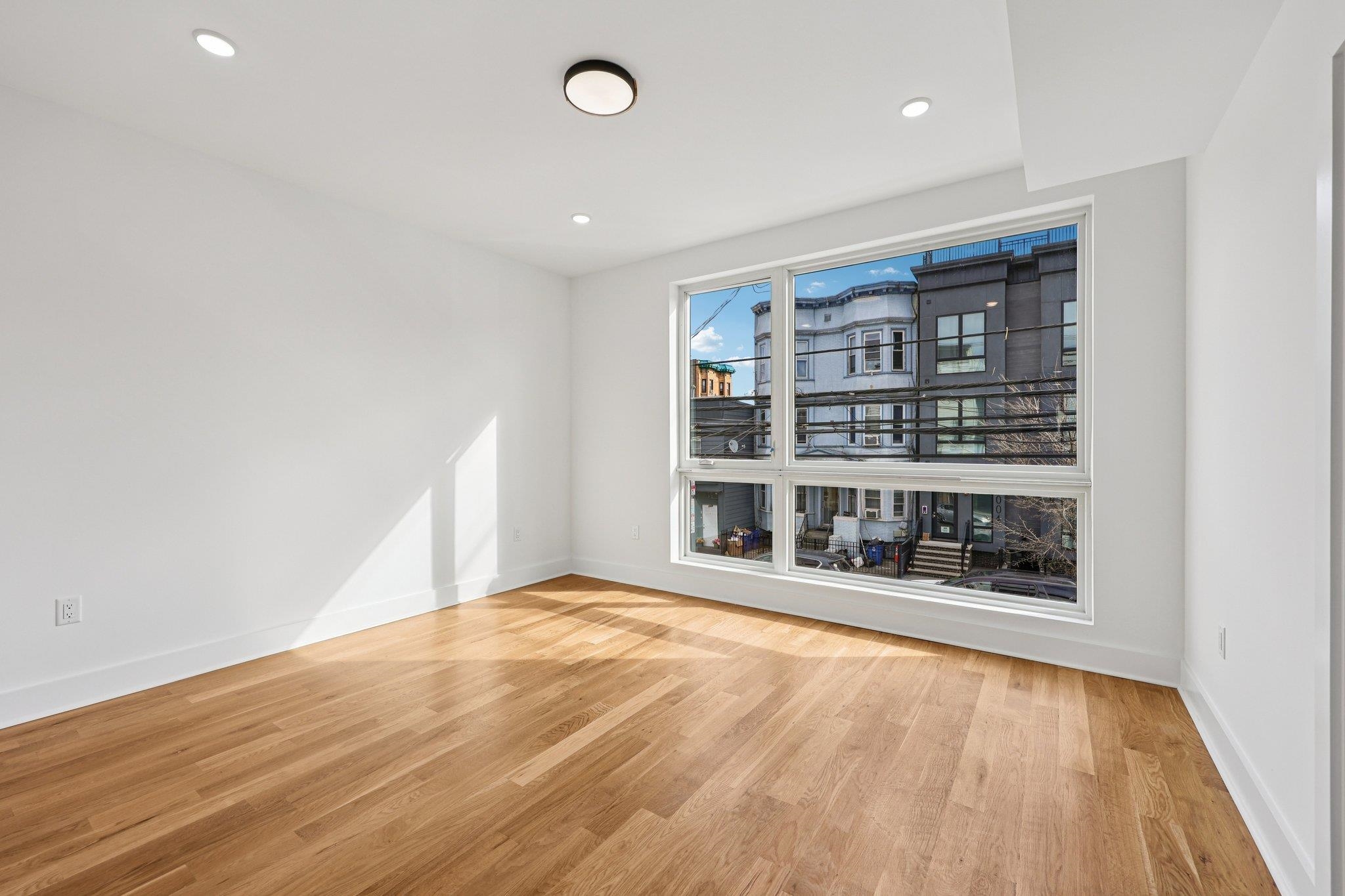 1003 SUMMIT AVE Unit: 2