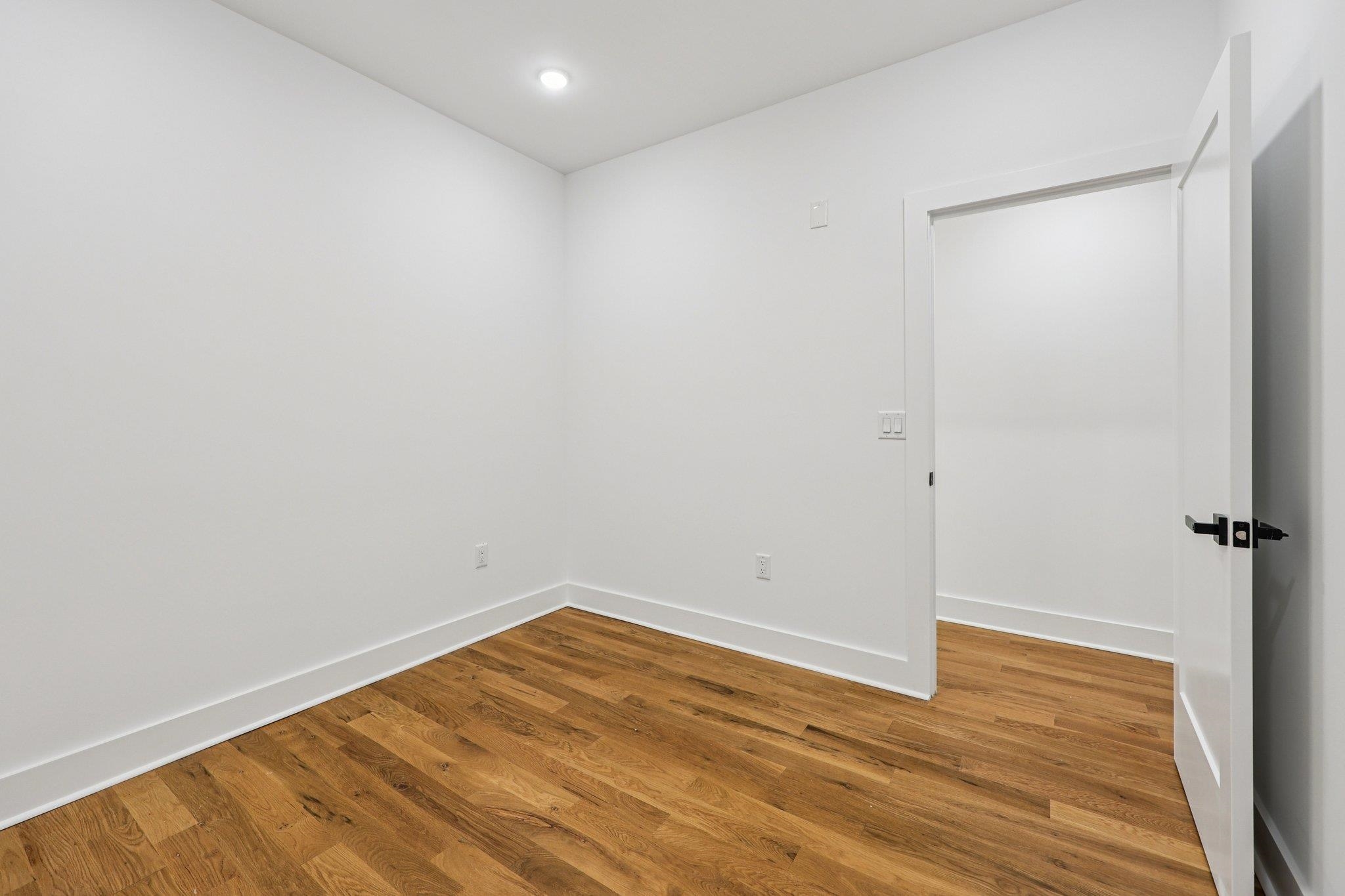 1003 SUMMIT AVE Unit: 2