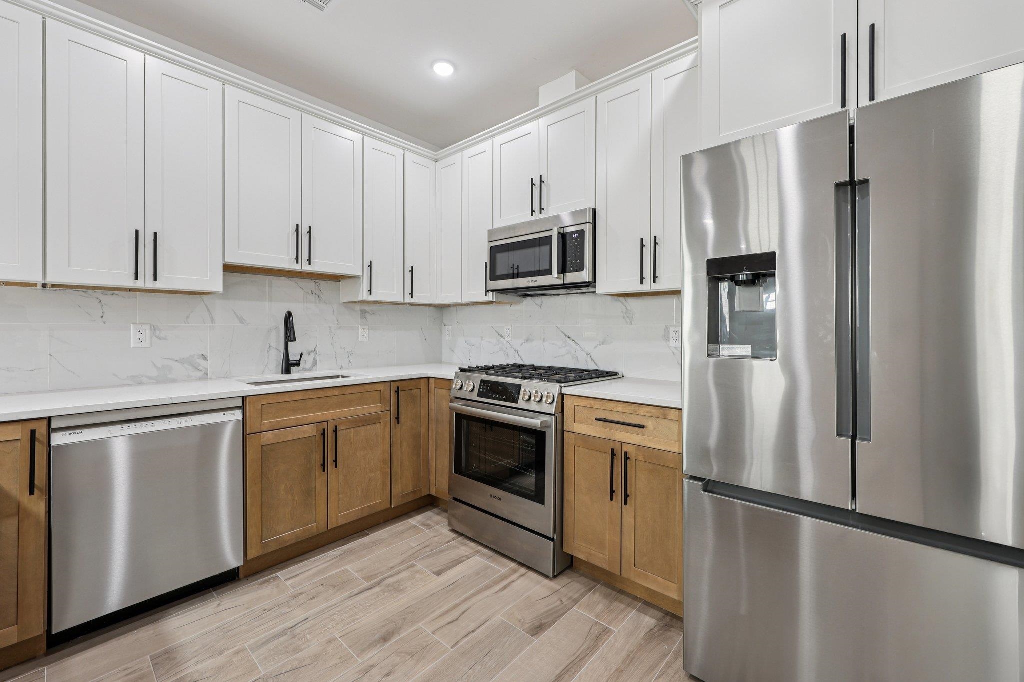 1003 SUMMIT AVE Unit: 2