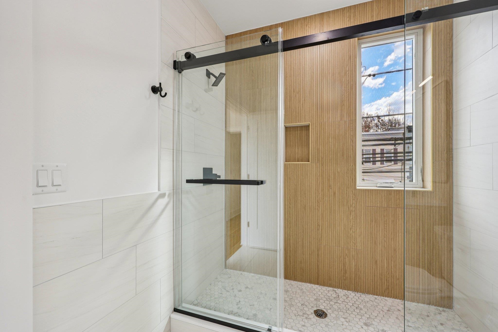 1003 SUMMIT AVE Unit: 2