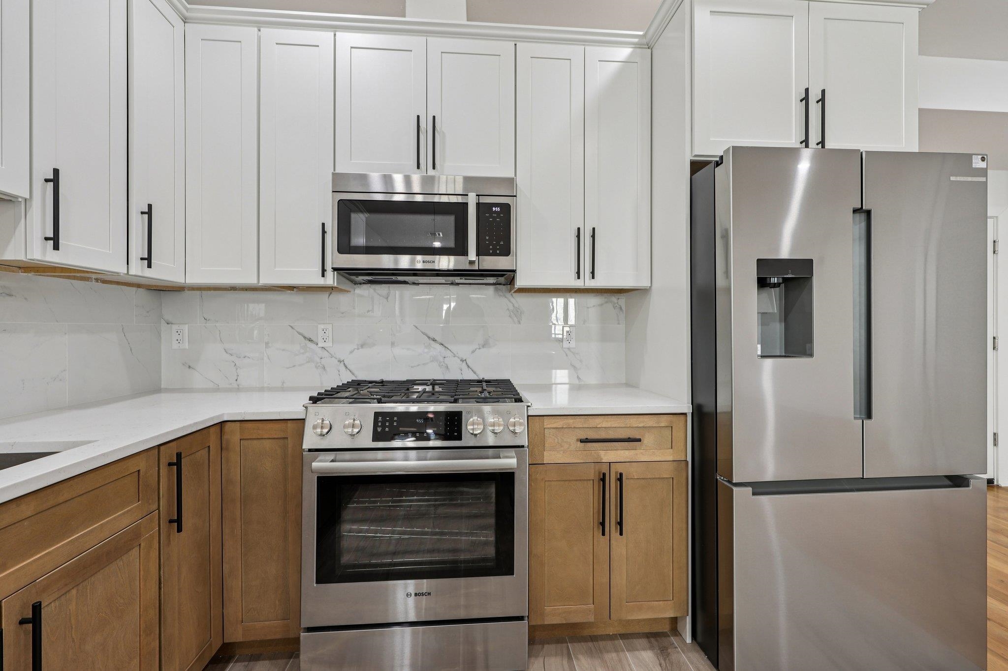 1003 SUMMIT AVE Unit: 2