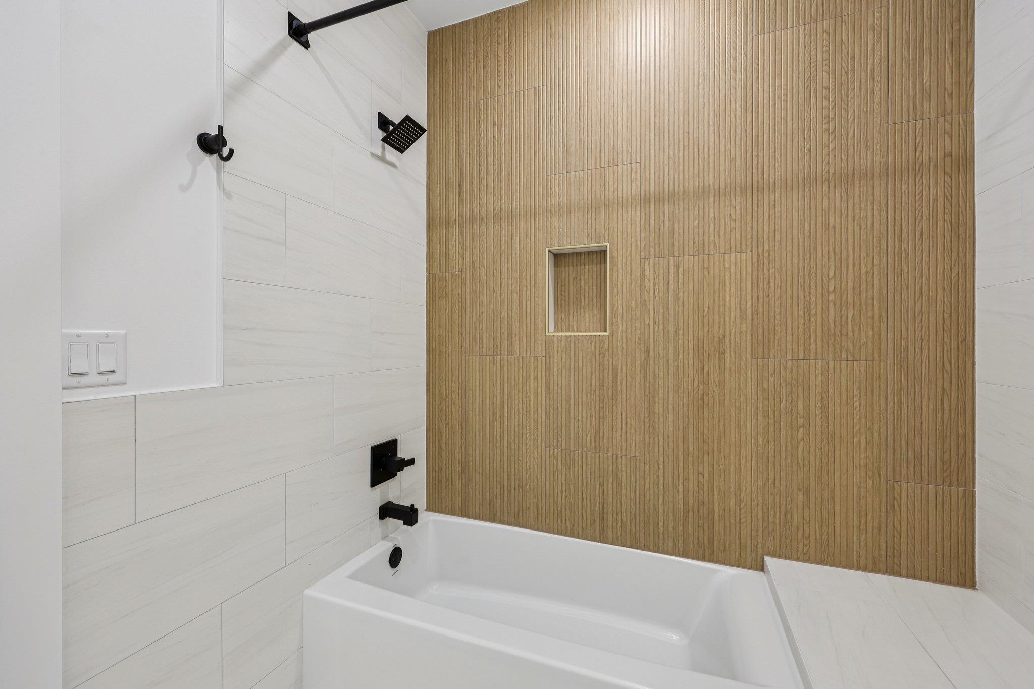 1003 SUMMIT AVE Unit: 2