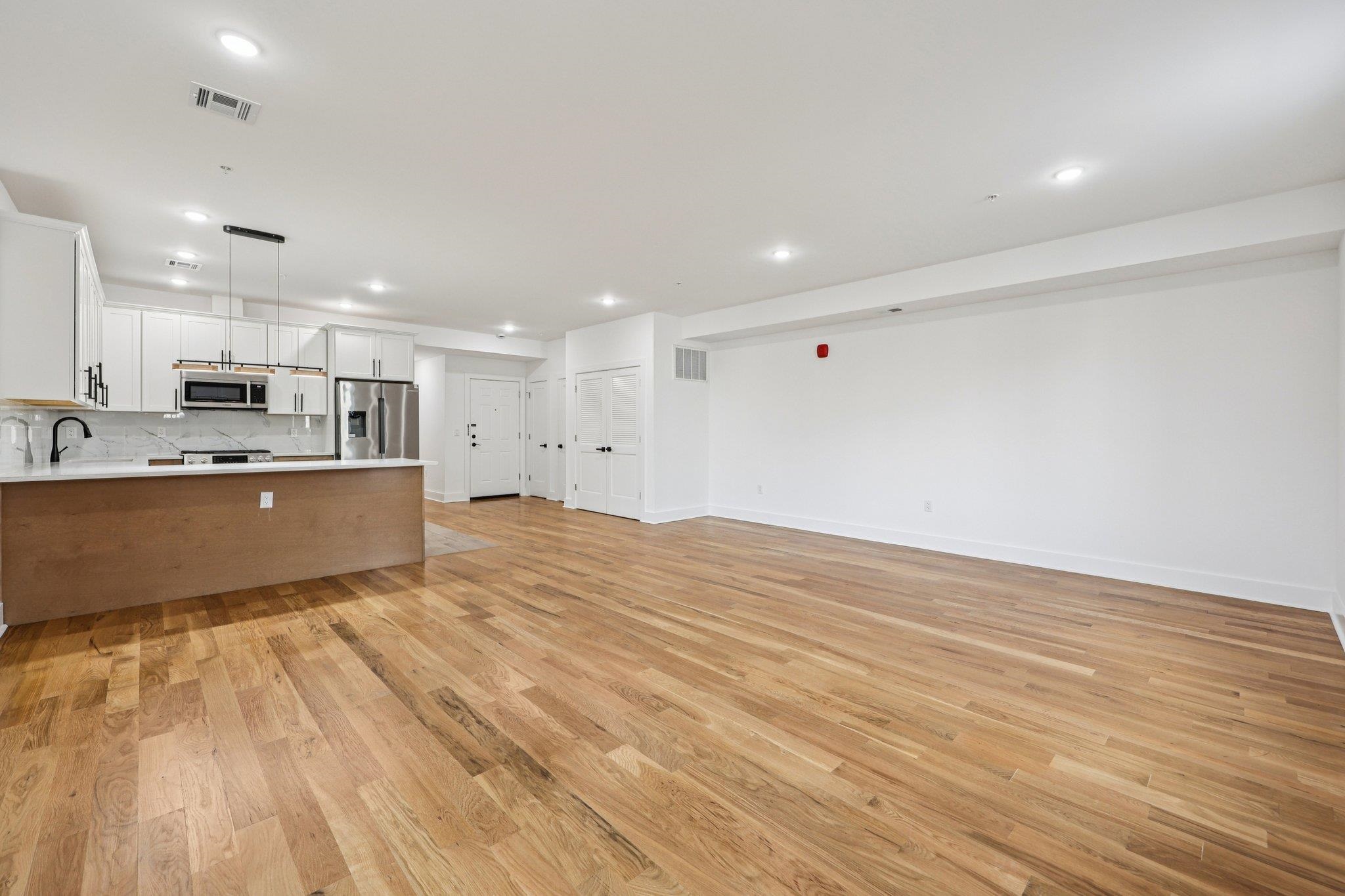 1003 SUMMIT AVE Unit: 2