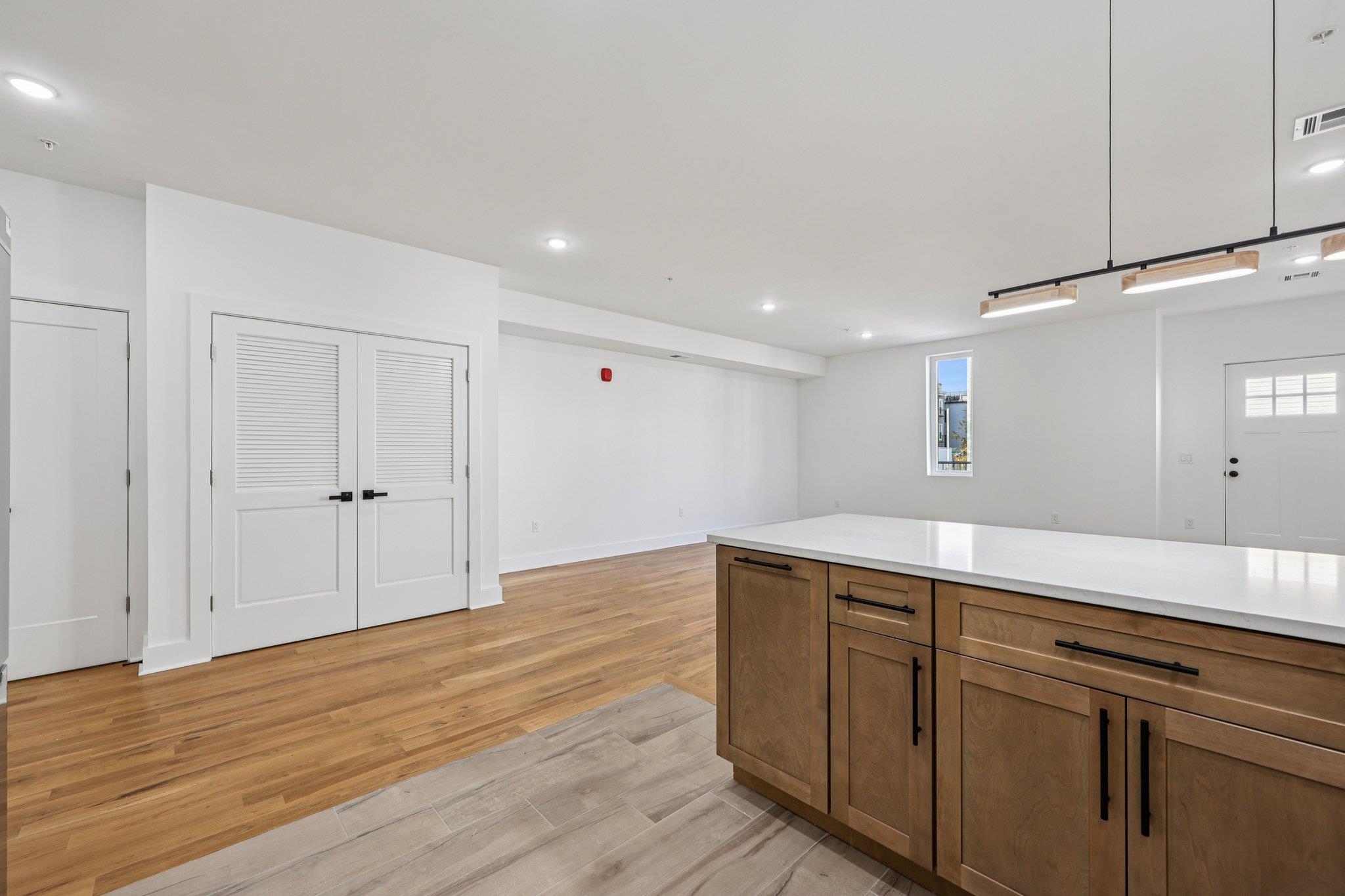 1003 SUMMIT AVE Unit: 2