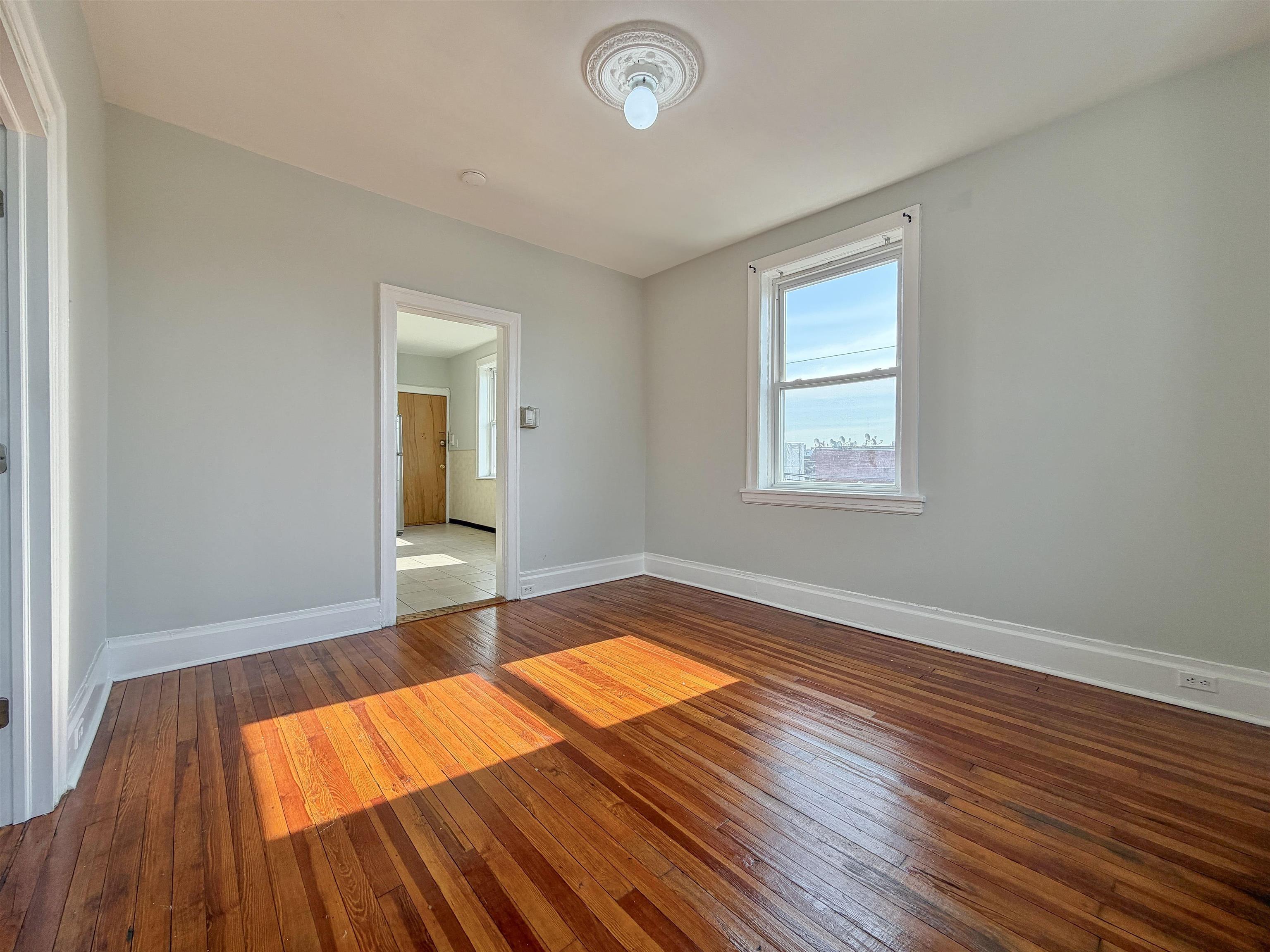 581 59TH ST Unit: 5