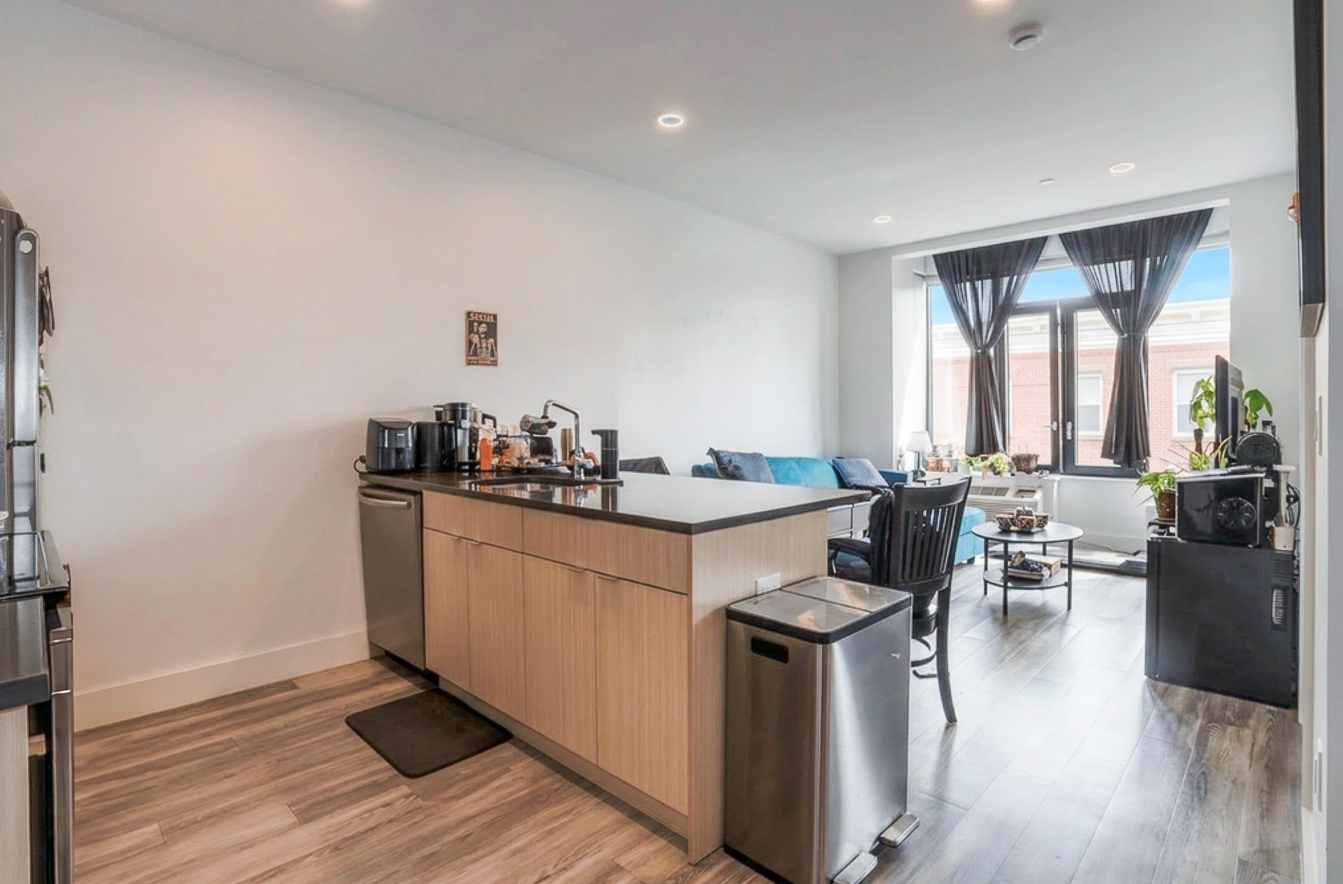 327 COMMUNIPAW AVE Unit: 302