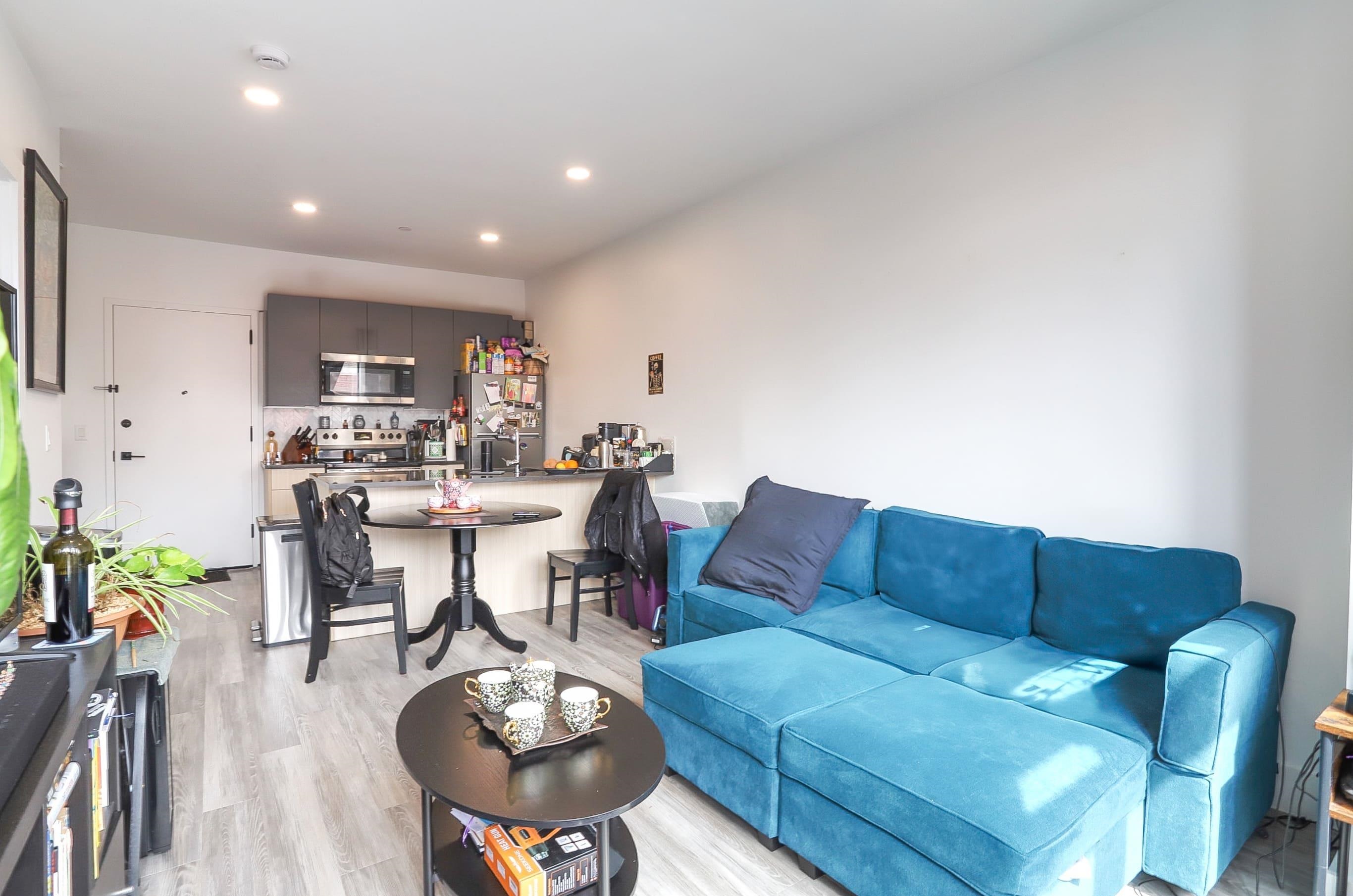 327 COMMUNIPAW AVE Unit: 302