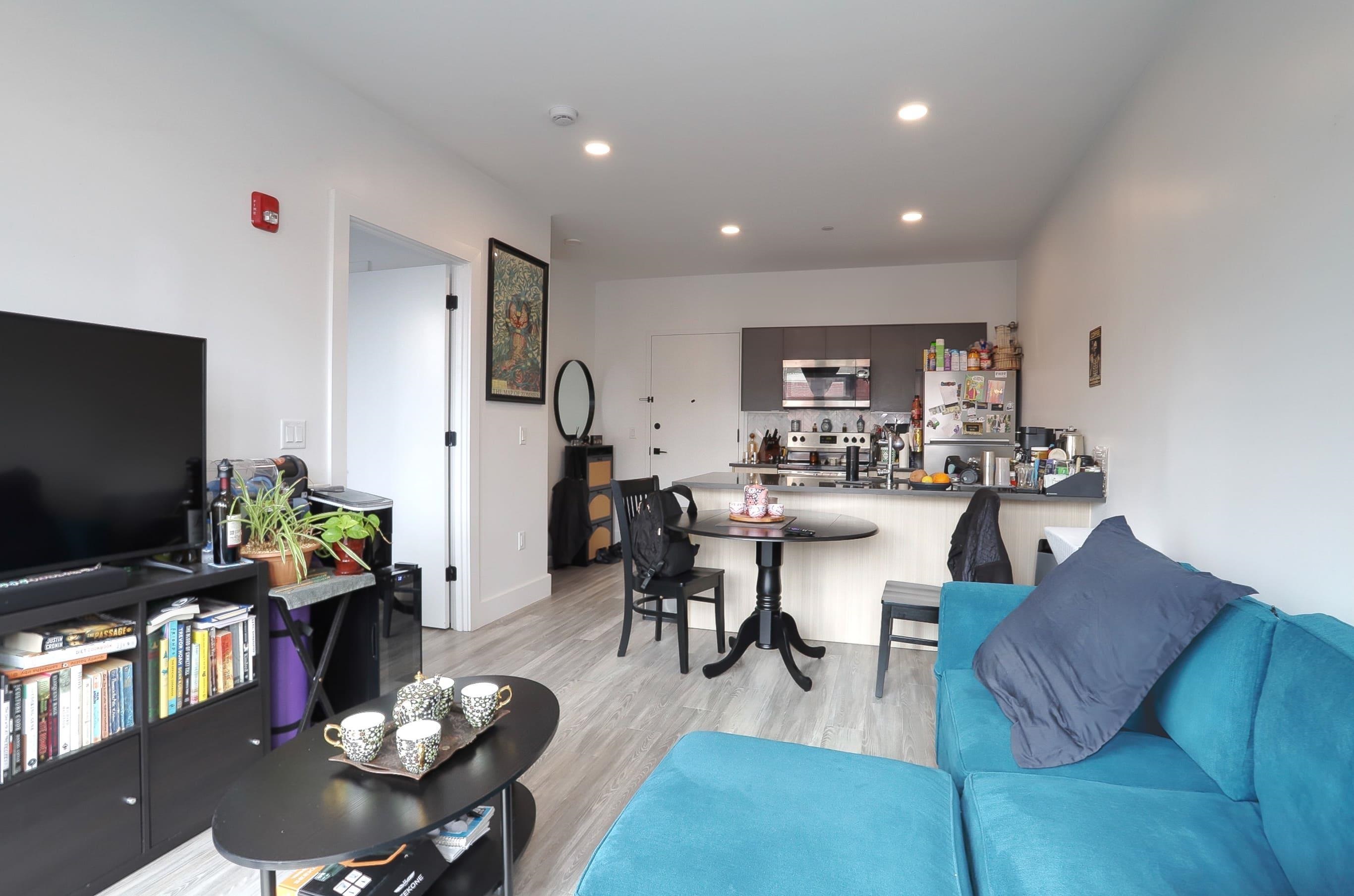 327 COMMUNIPAW AVE Unit: 302