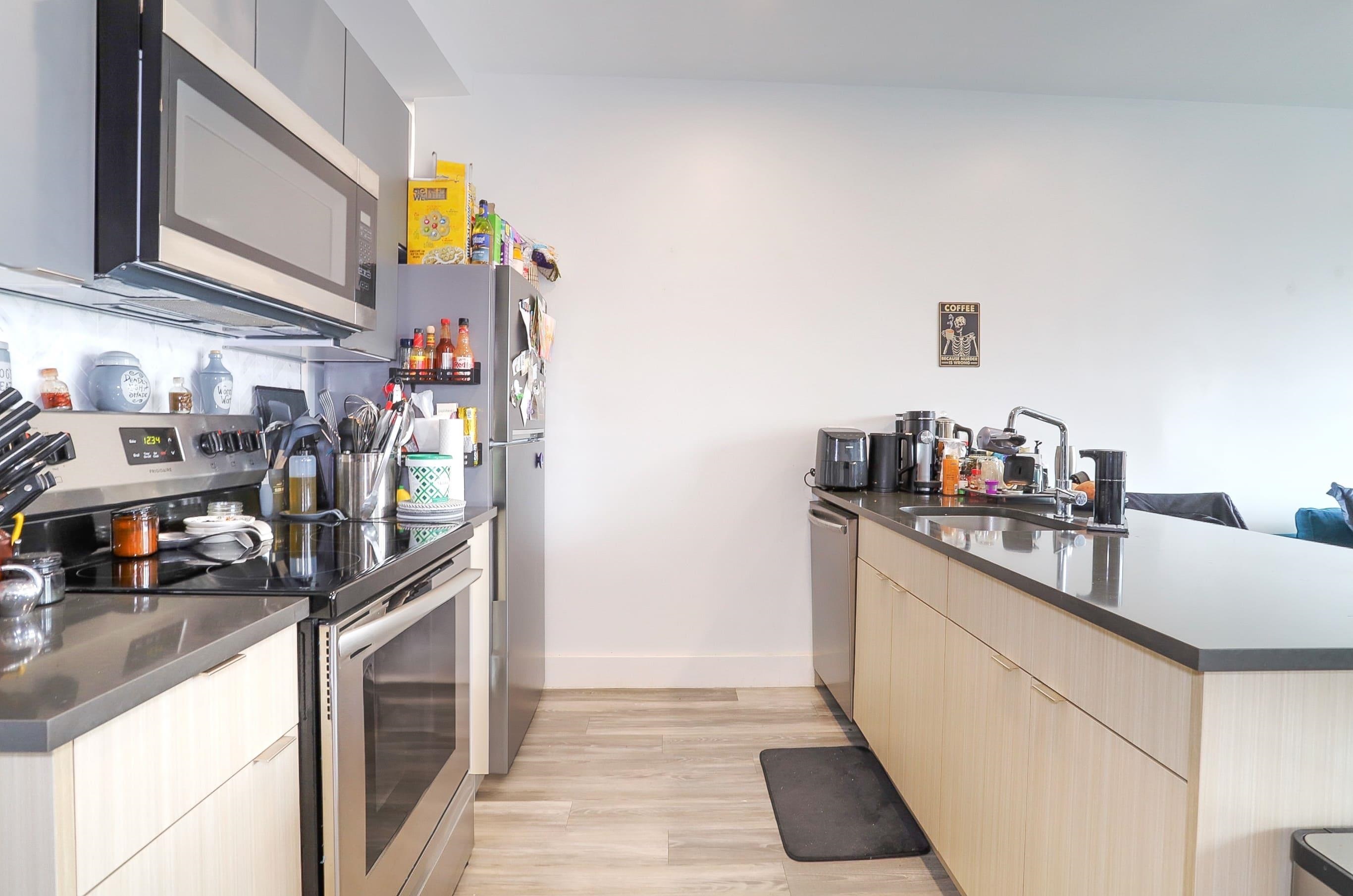 327 COMMUNIPAW AVE Unit: 302