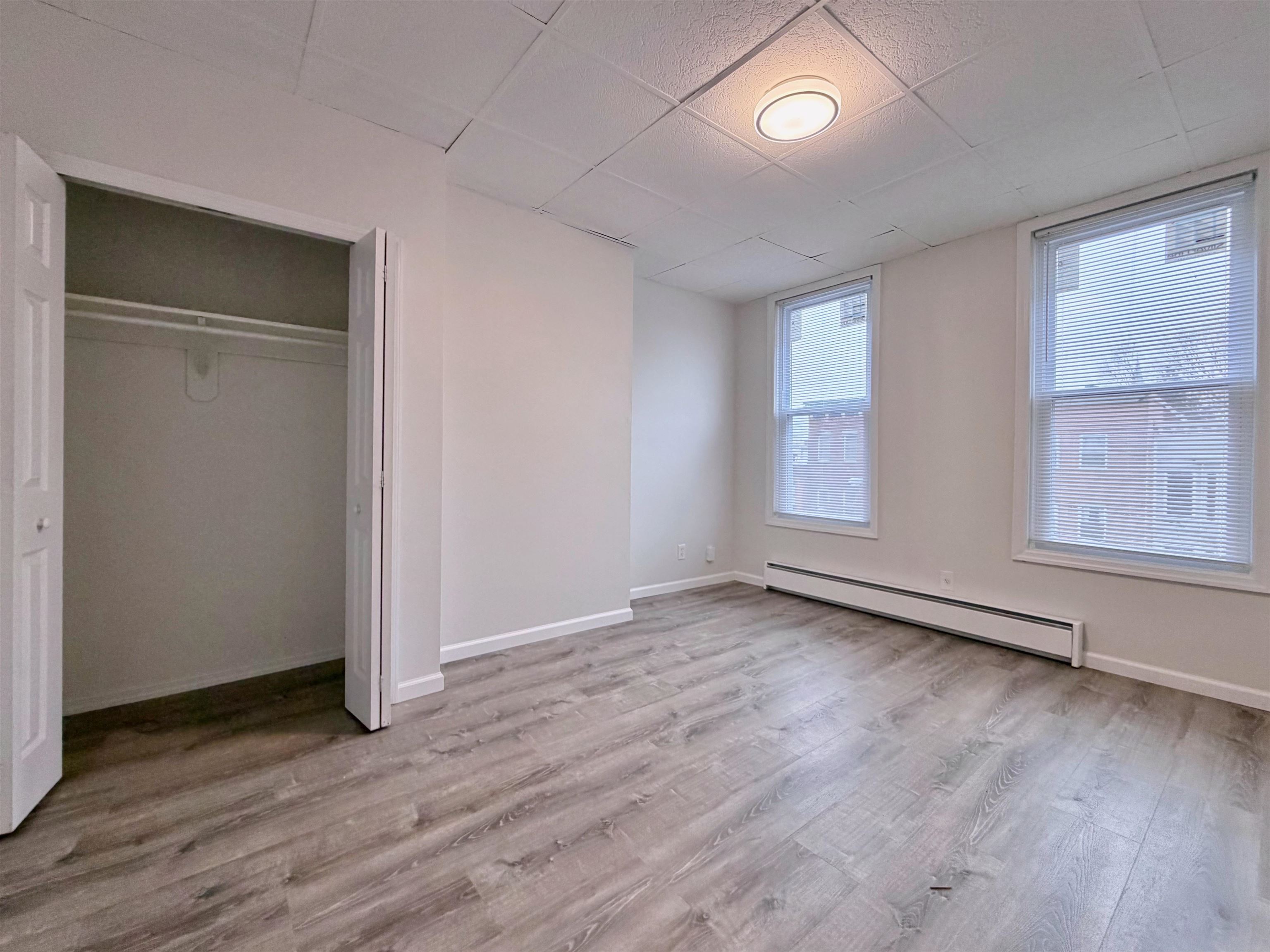 330 PAVONIA AVE Unit: 3R