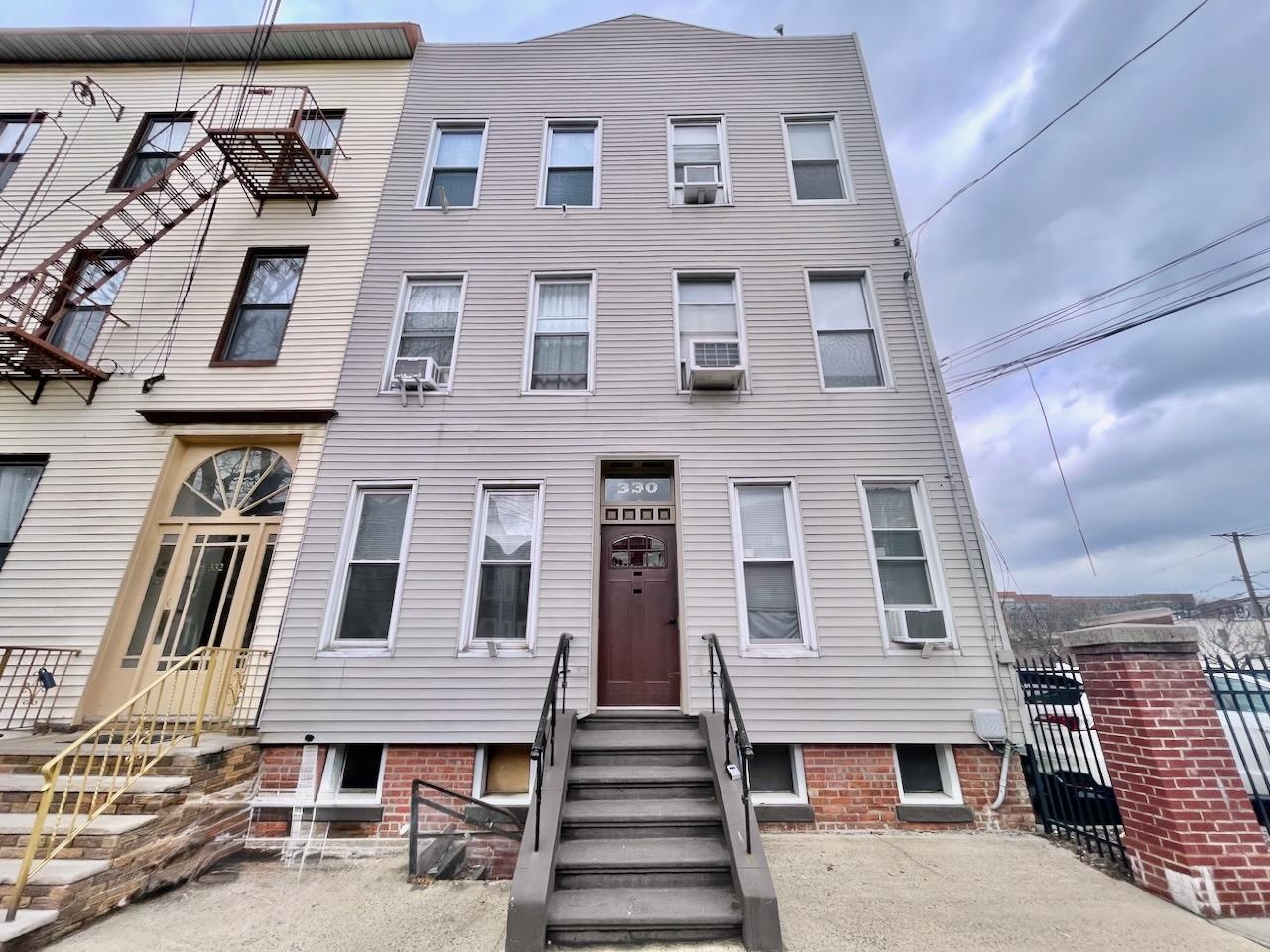 330 PAVONIA AVE Unit: 3R