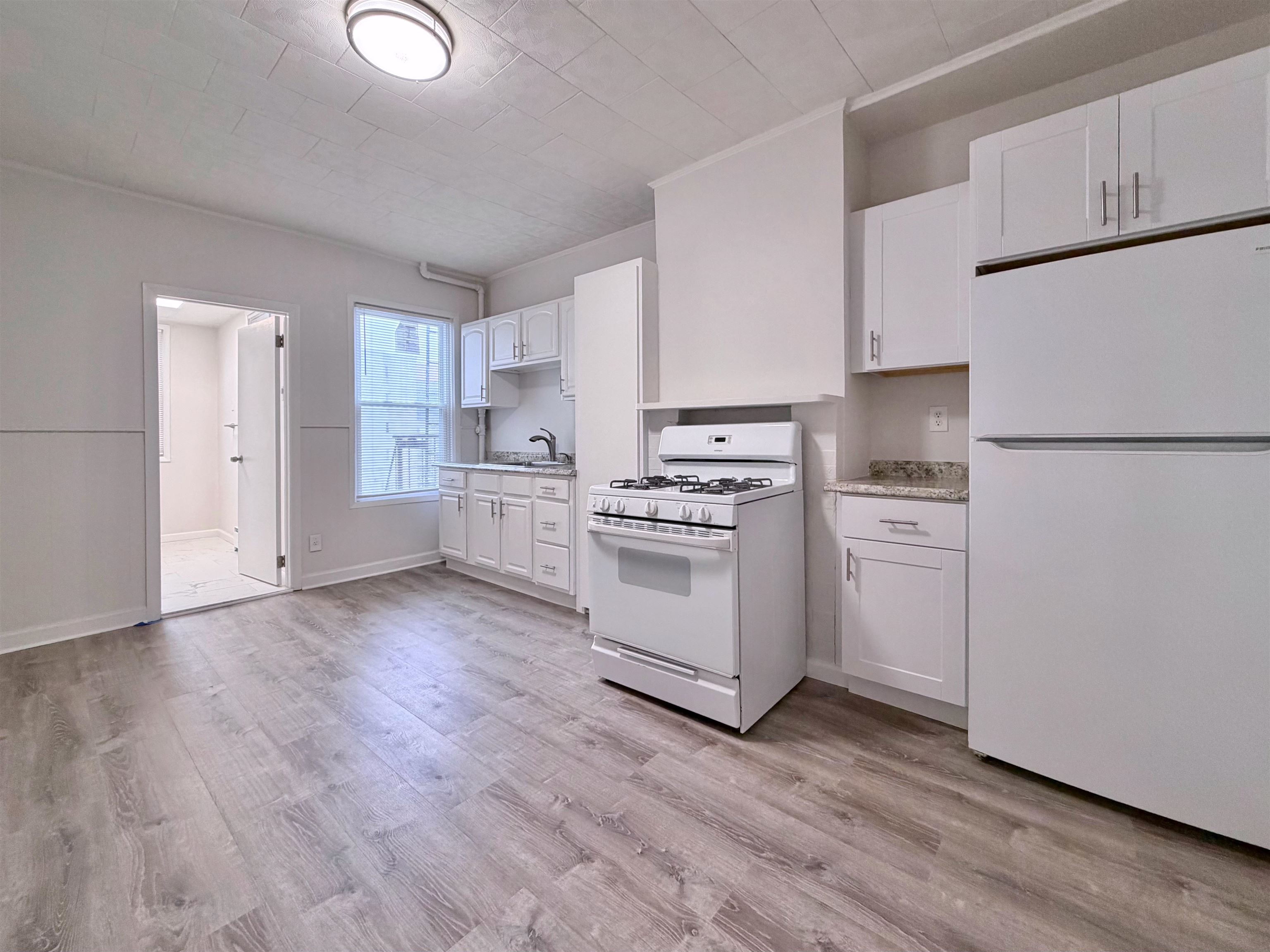 330 PAVONIA AVE Unit: 3R