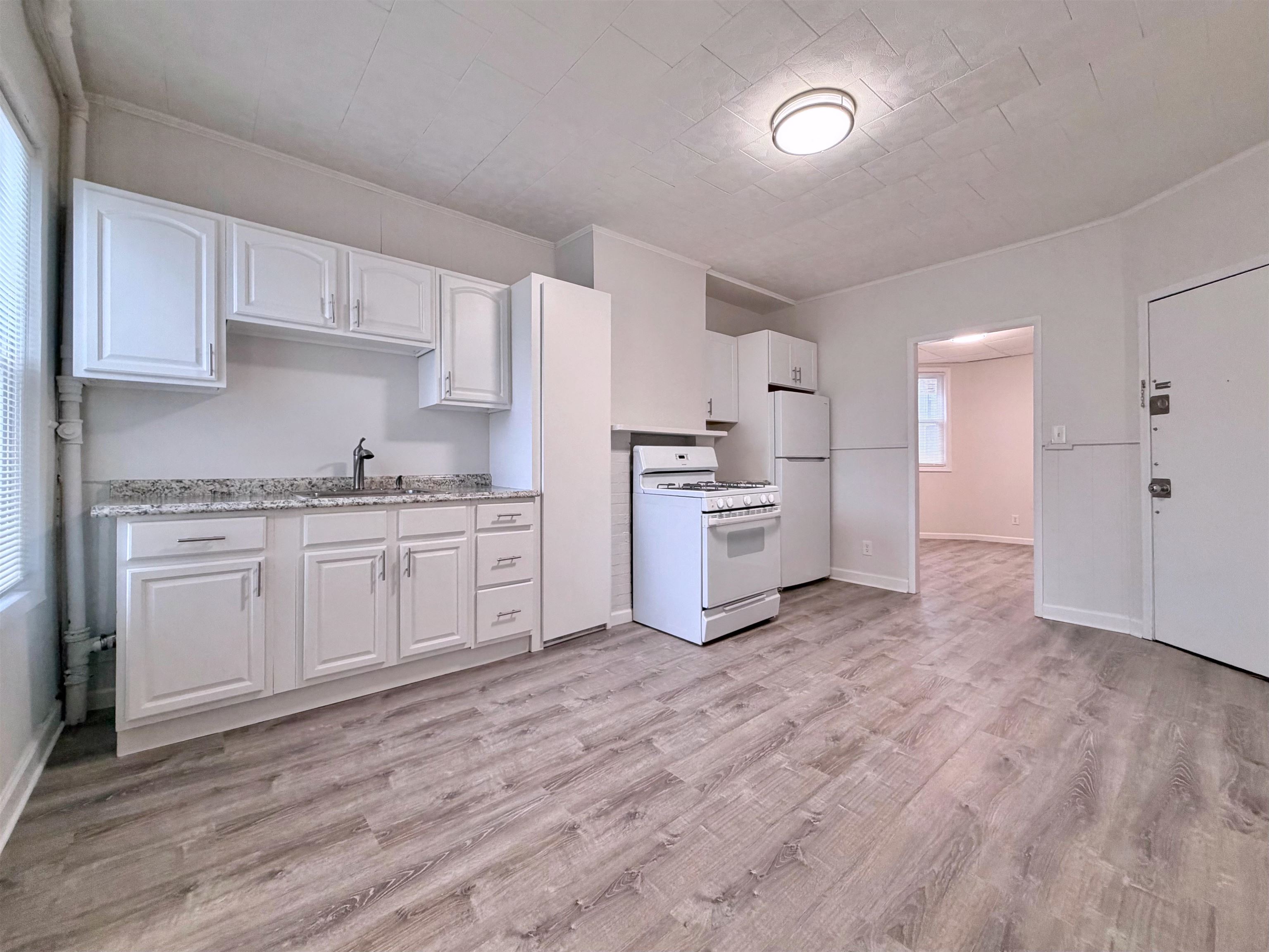 330 PAVONIA AVE Unit: 3R