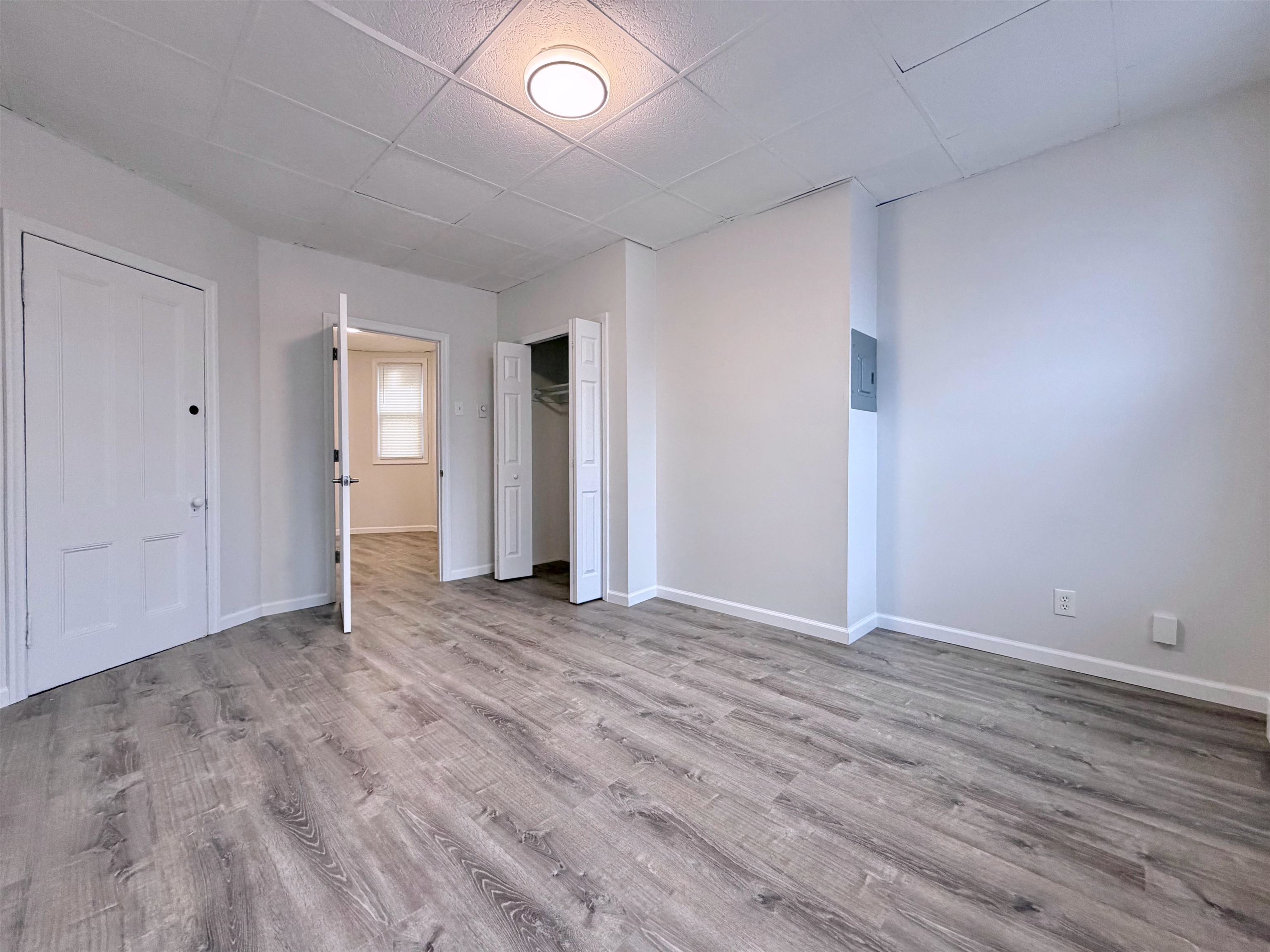 330 PAVONIA AVE Unit: 3R