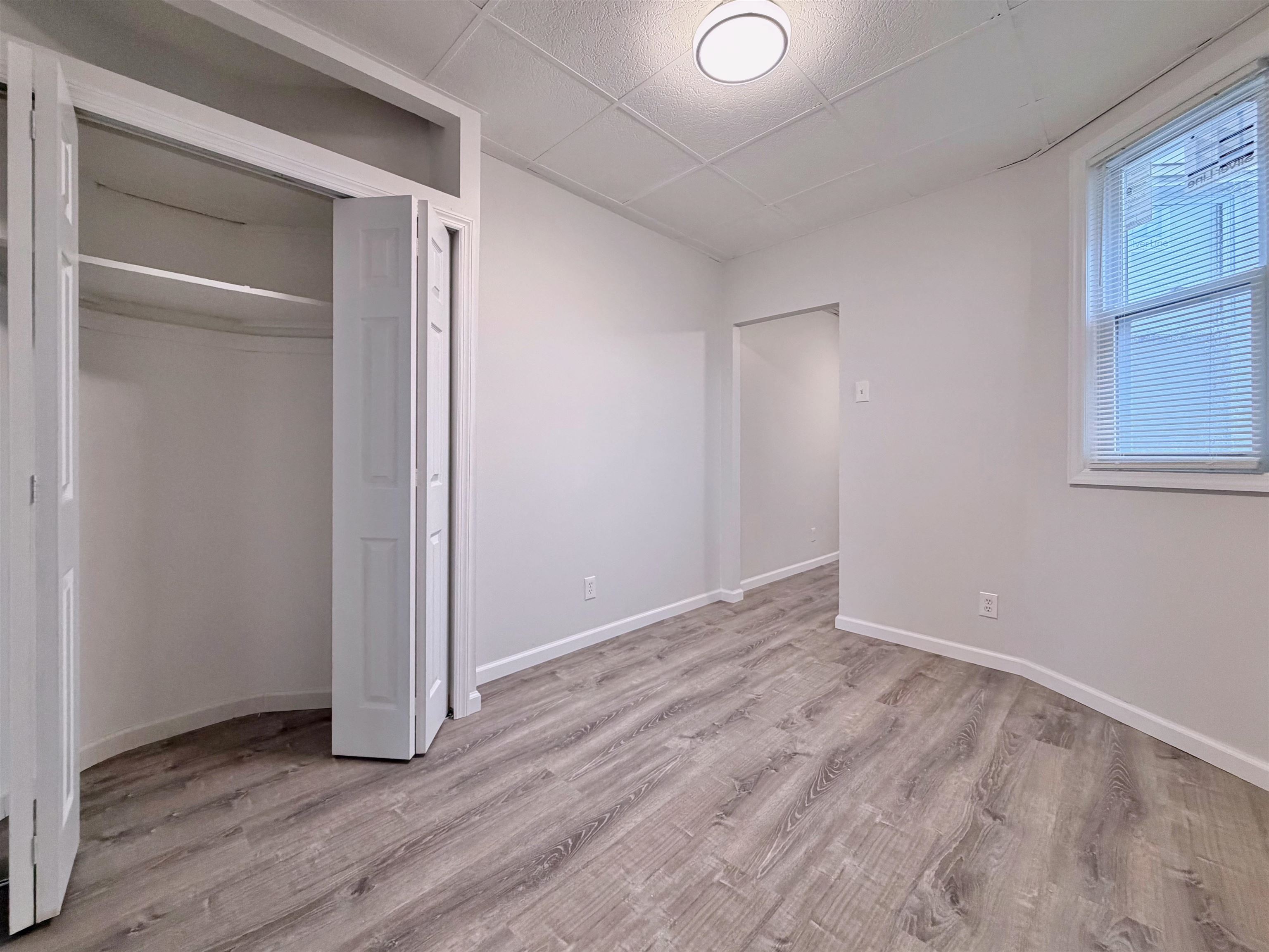 330 PAVONIA AVE Unit: 3R