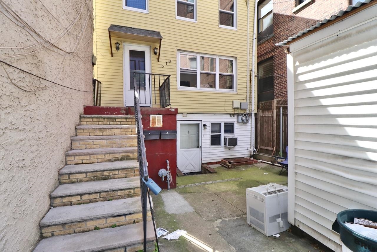 618 PARK AVE Unit: 1