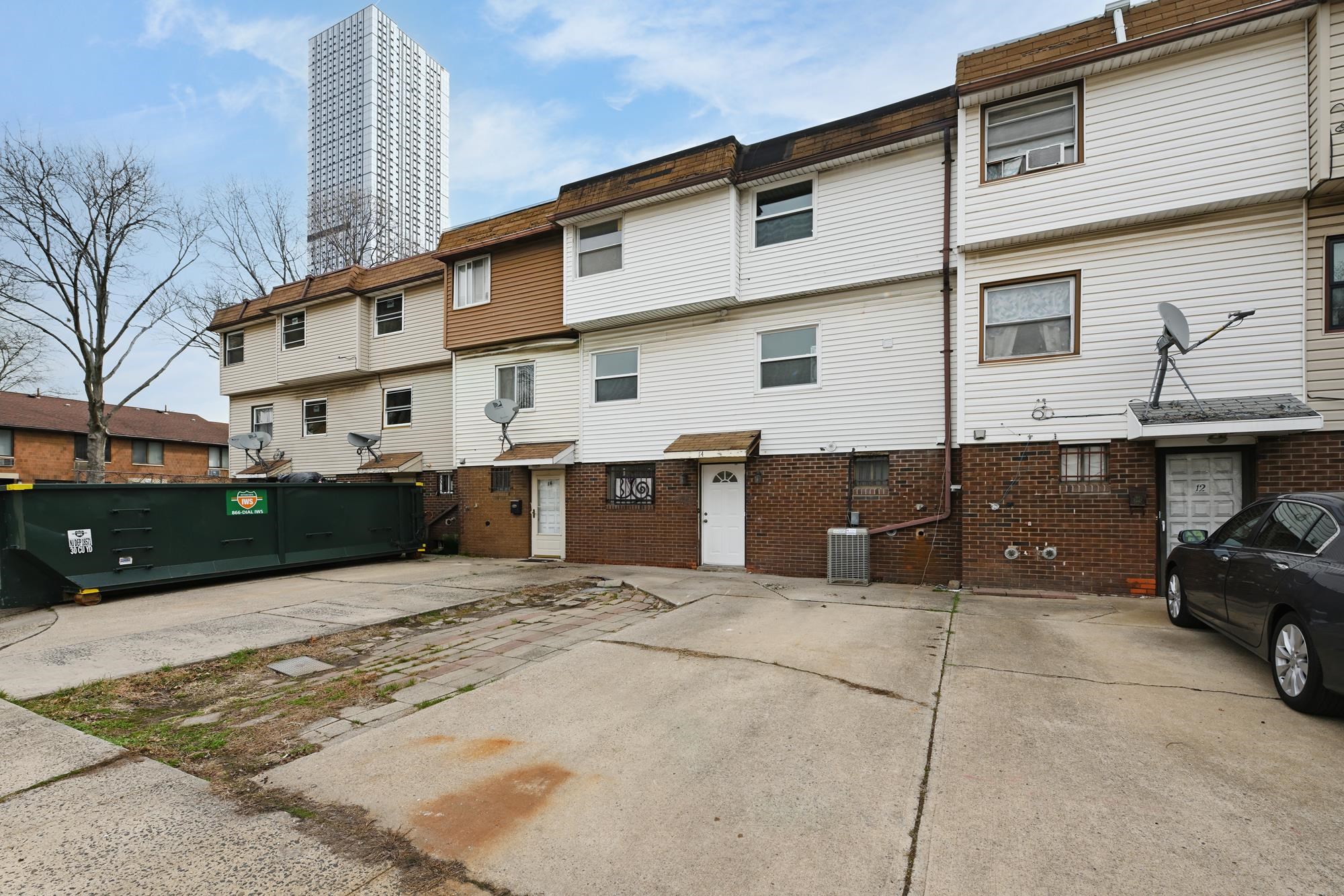 14 LAUREL CT