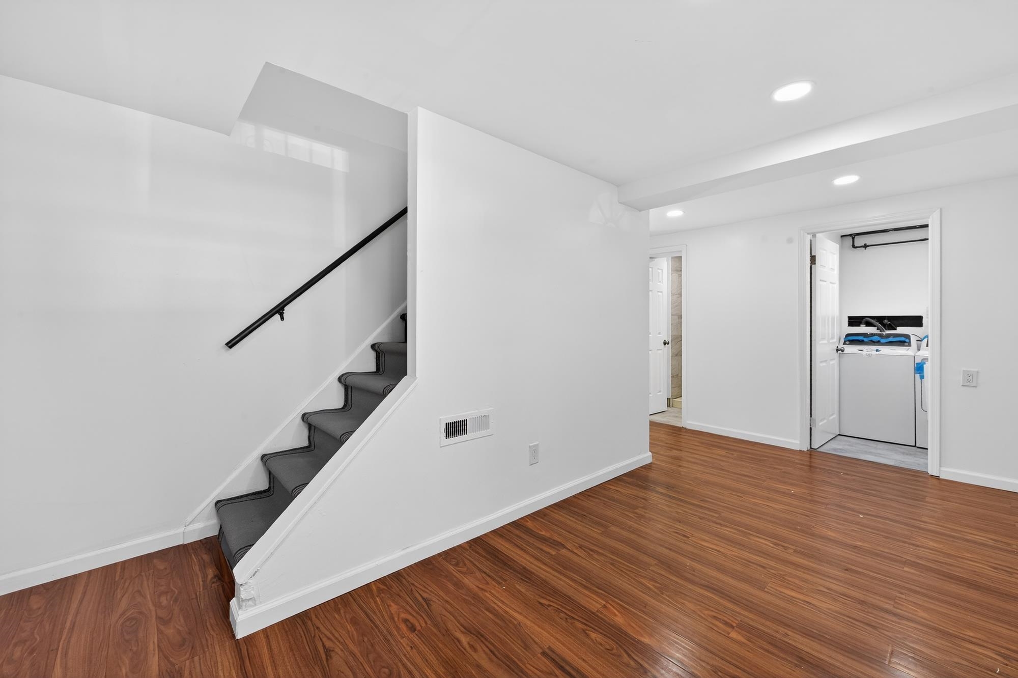 14 LAUREL CT