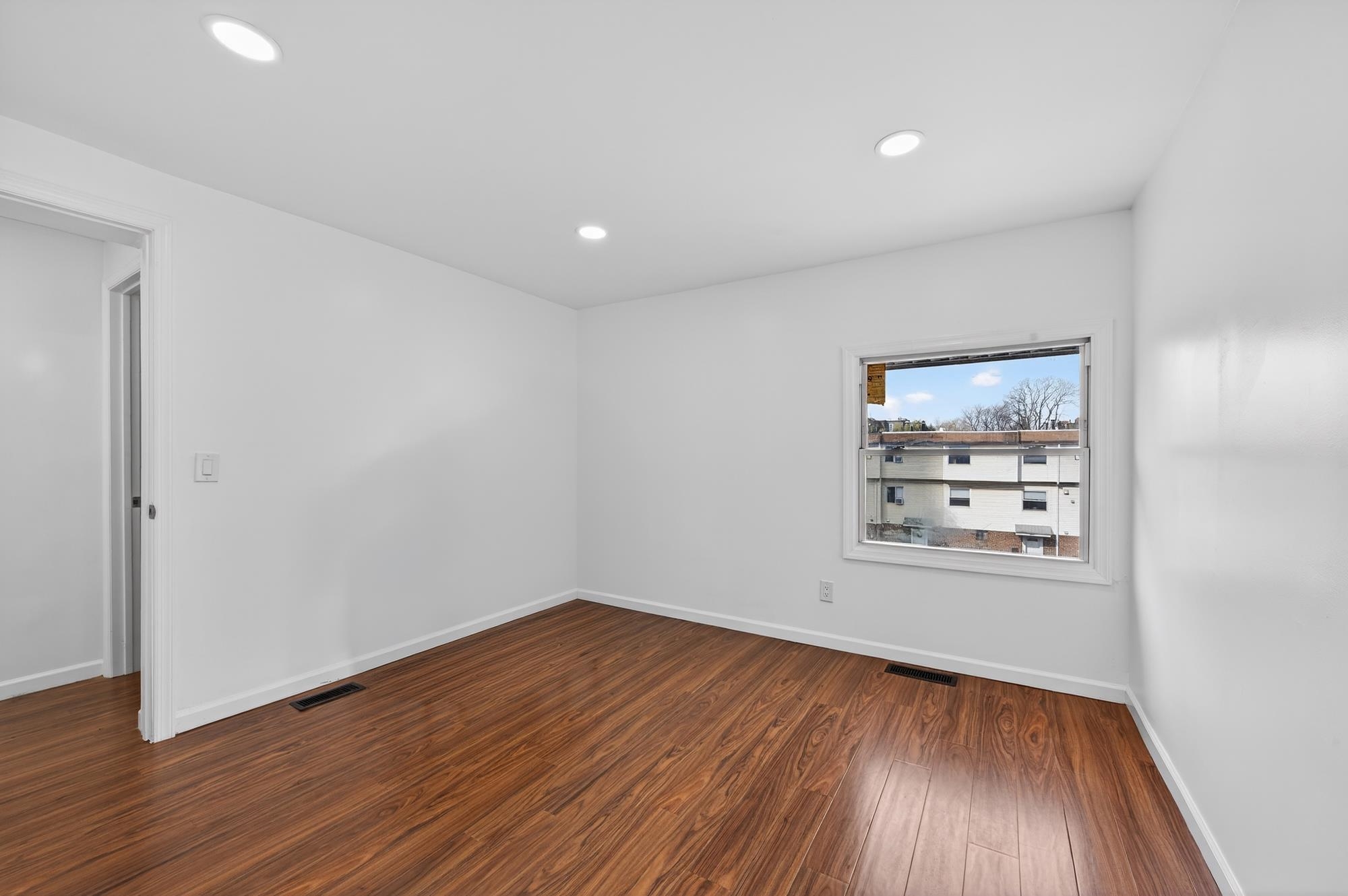 14 LAUREL CT