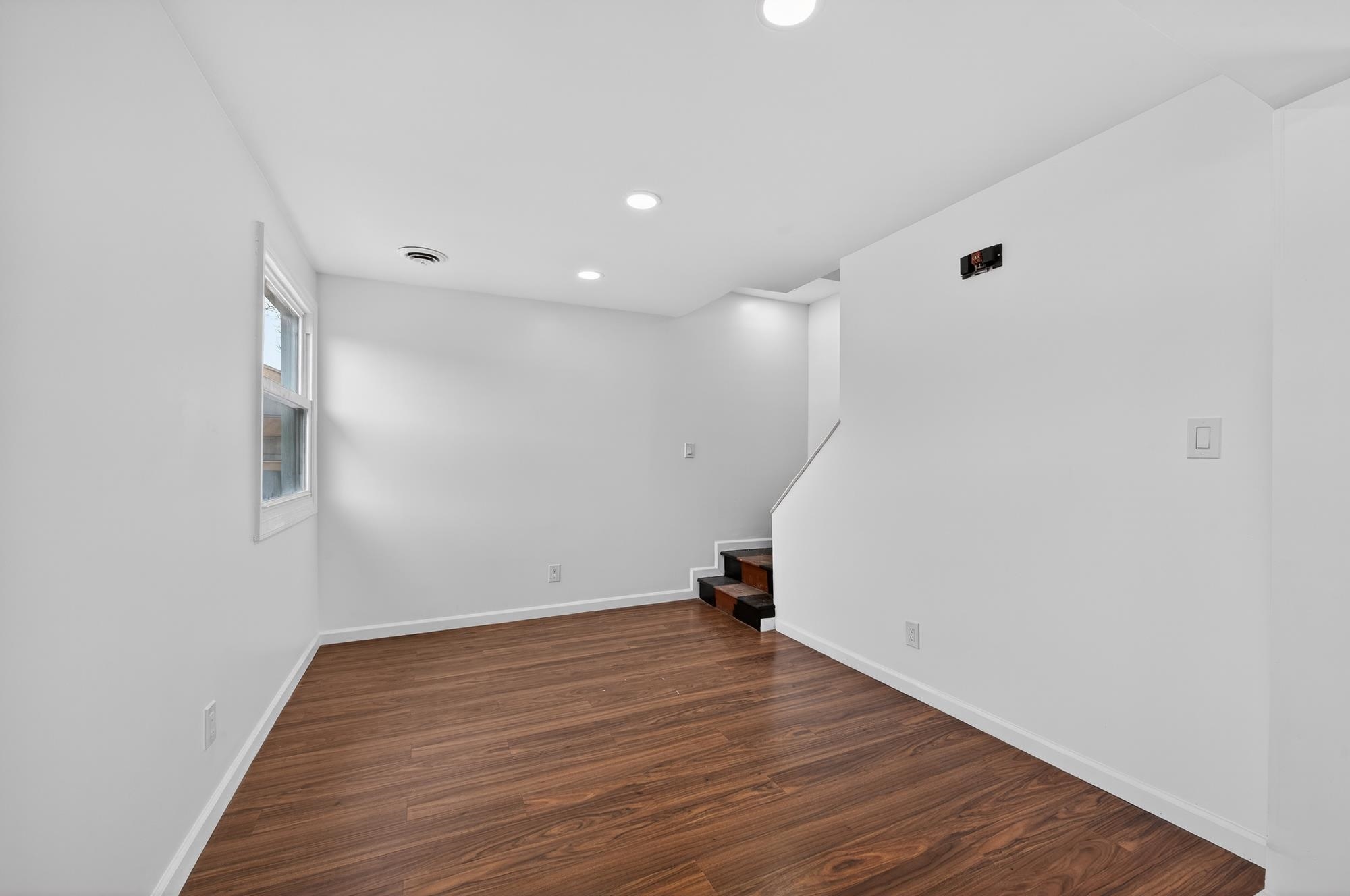 14 LAUREL CT