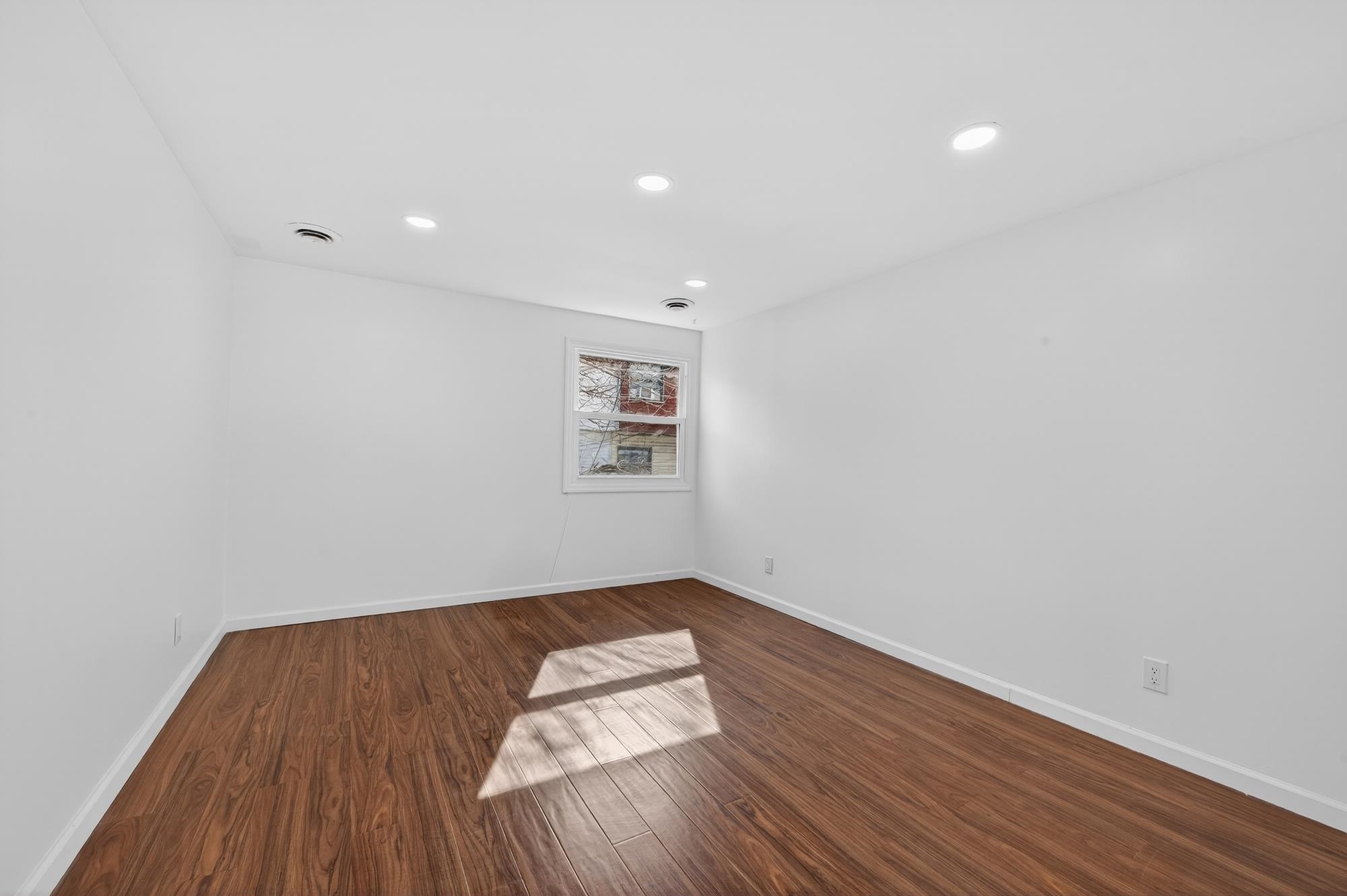14 LAUREL CT