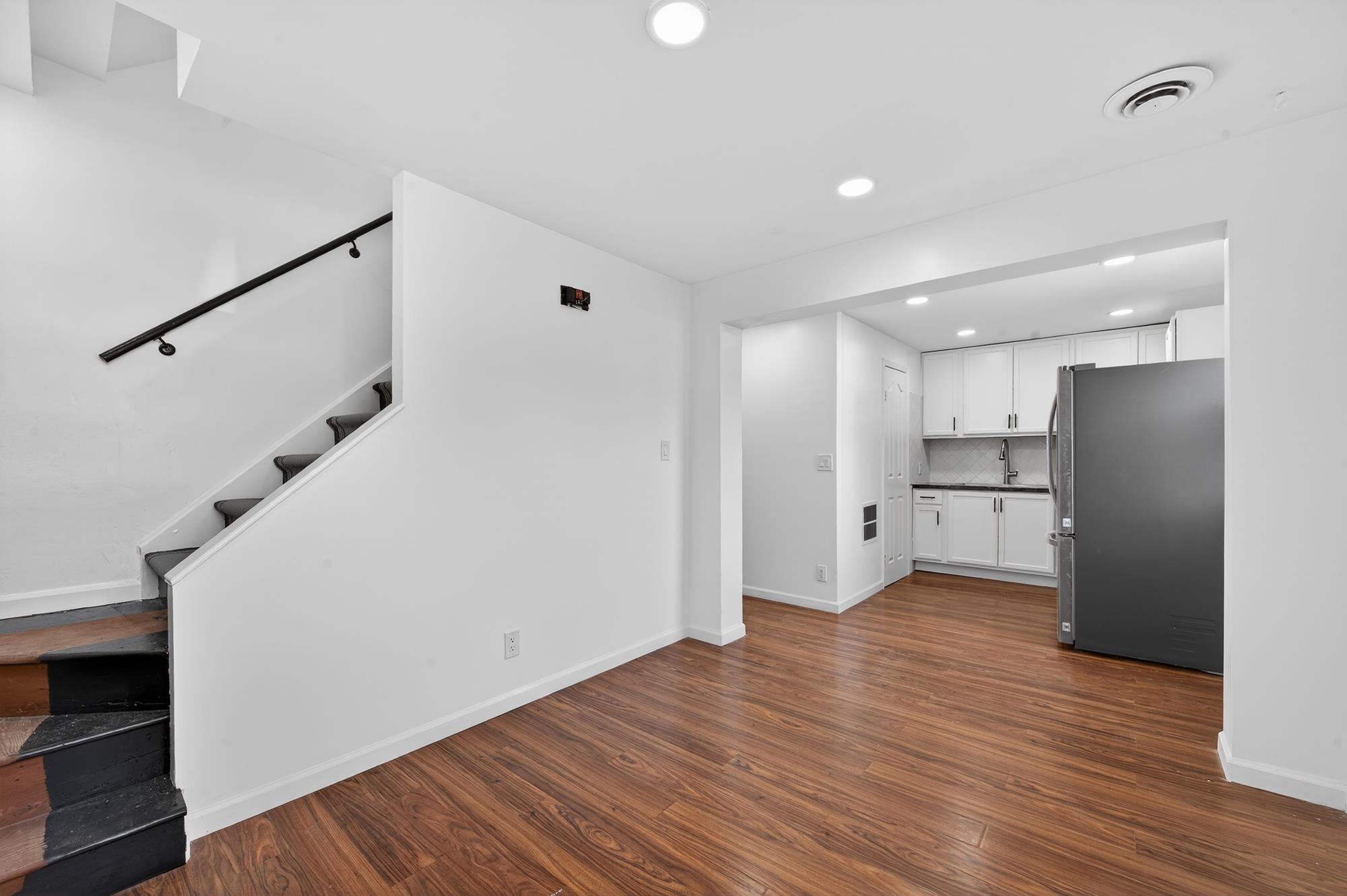 14 LAUREL CT