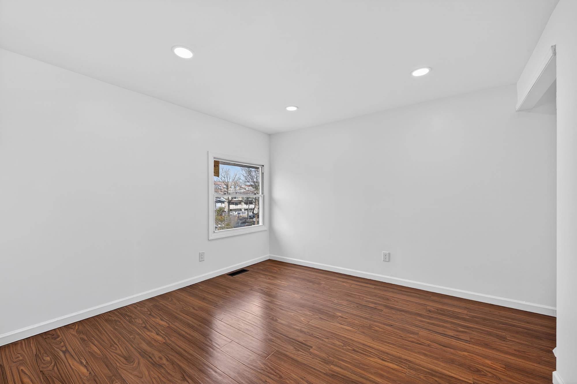 14 LAUREL CT