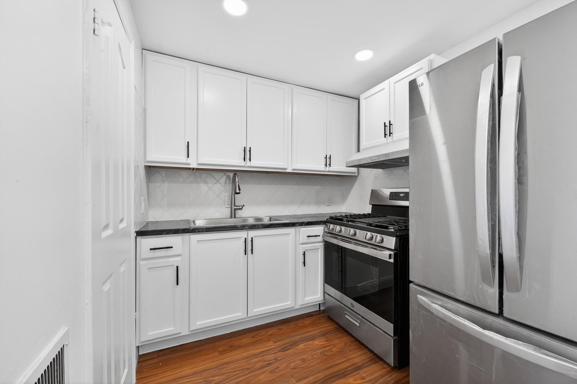 14 LAUREL CT