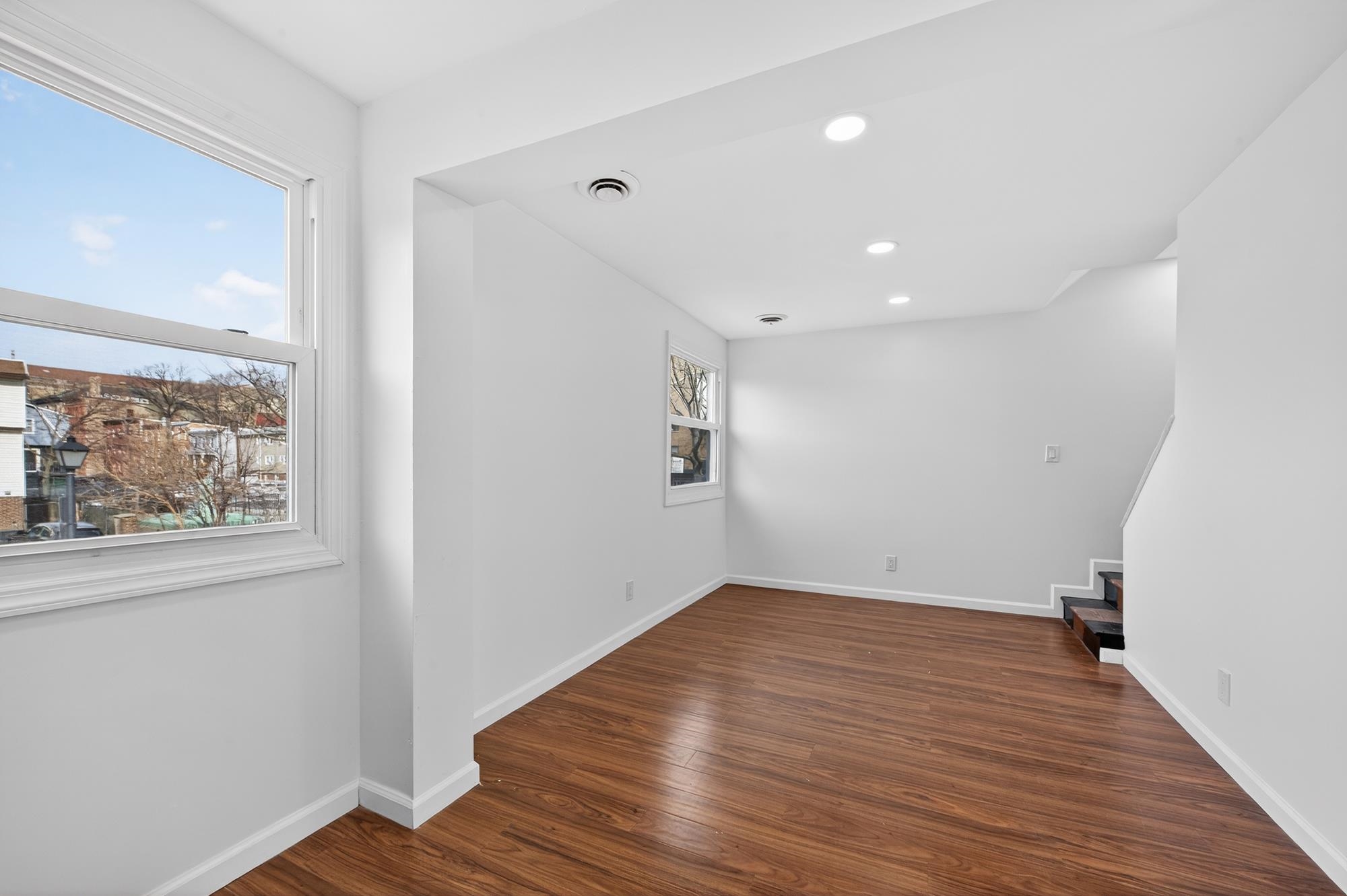 14 LAUREL CT