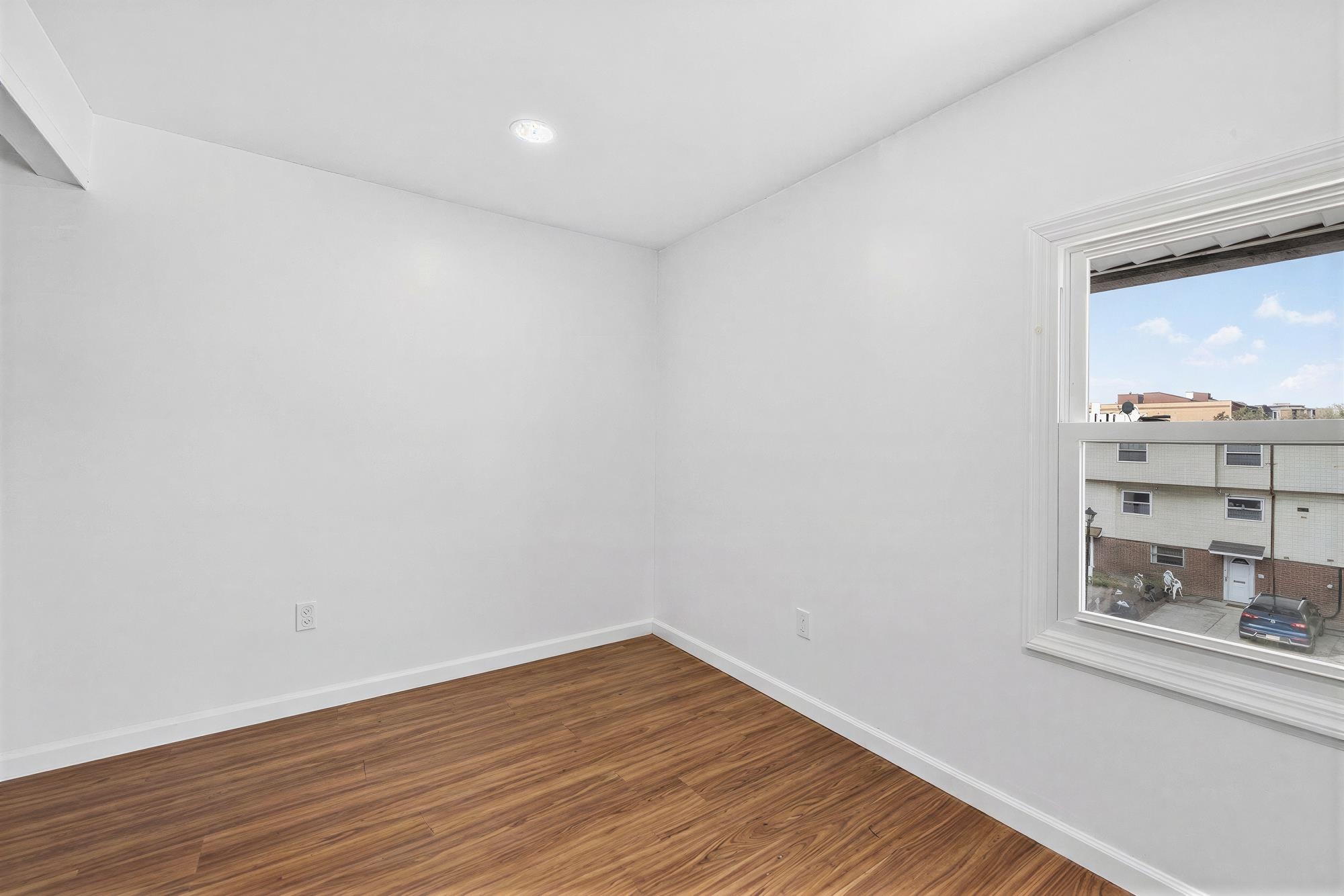 14 LAUREL CT
