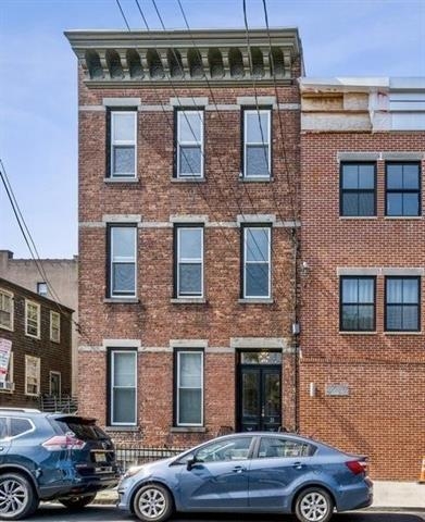 275 OGDEN AVE Unit: 2