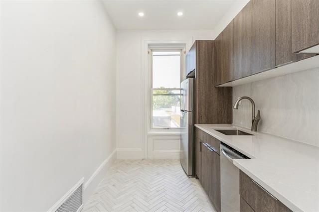 275 OGDEN AVE Unit: 2