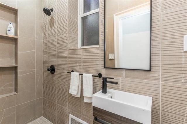275 OGDEN AVE Unit: 2