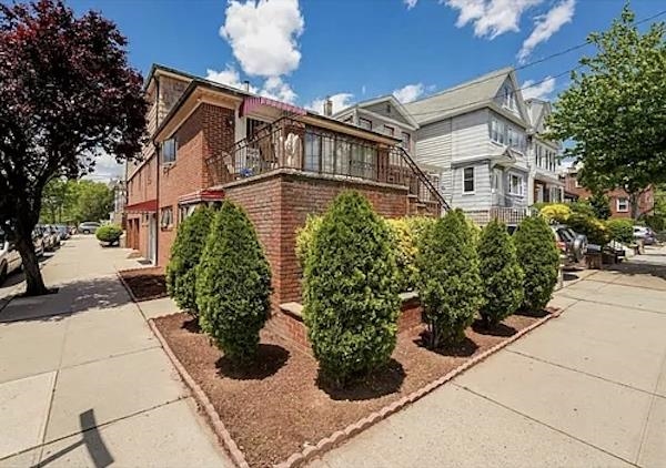 153 AVENUE B Unit: 2