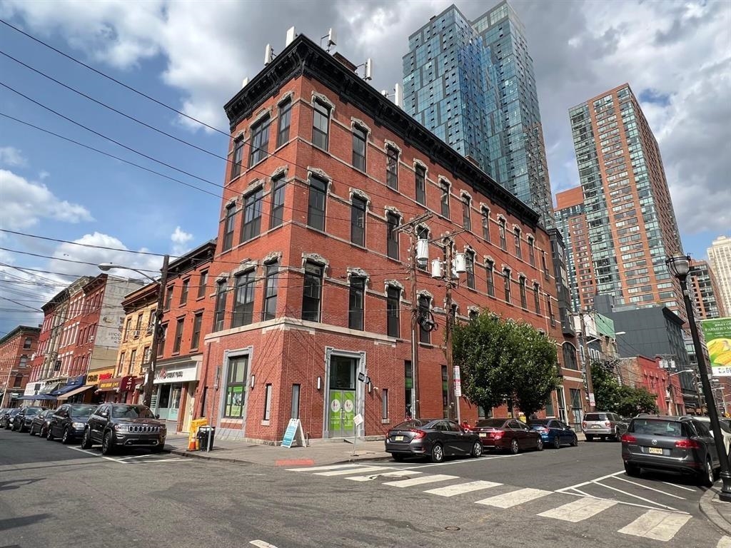 338 GROVE ST Unit: 2C