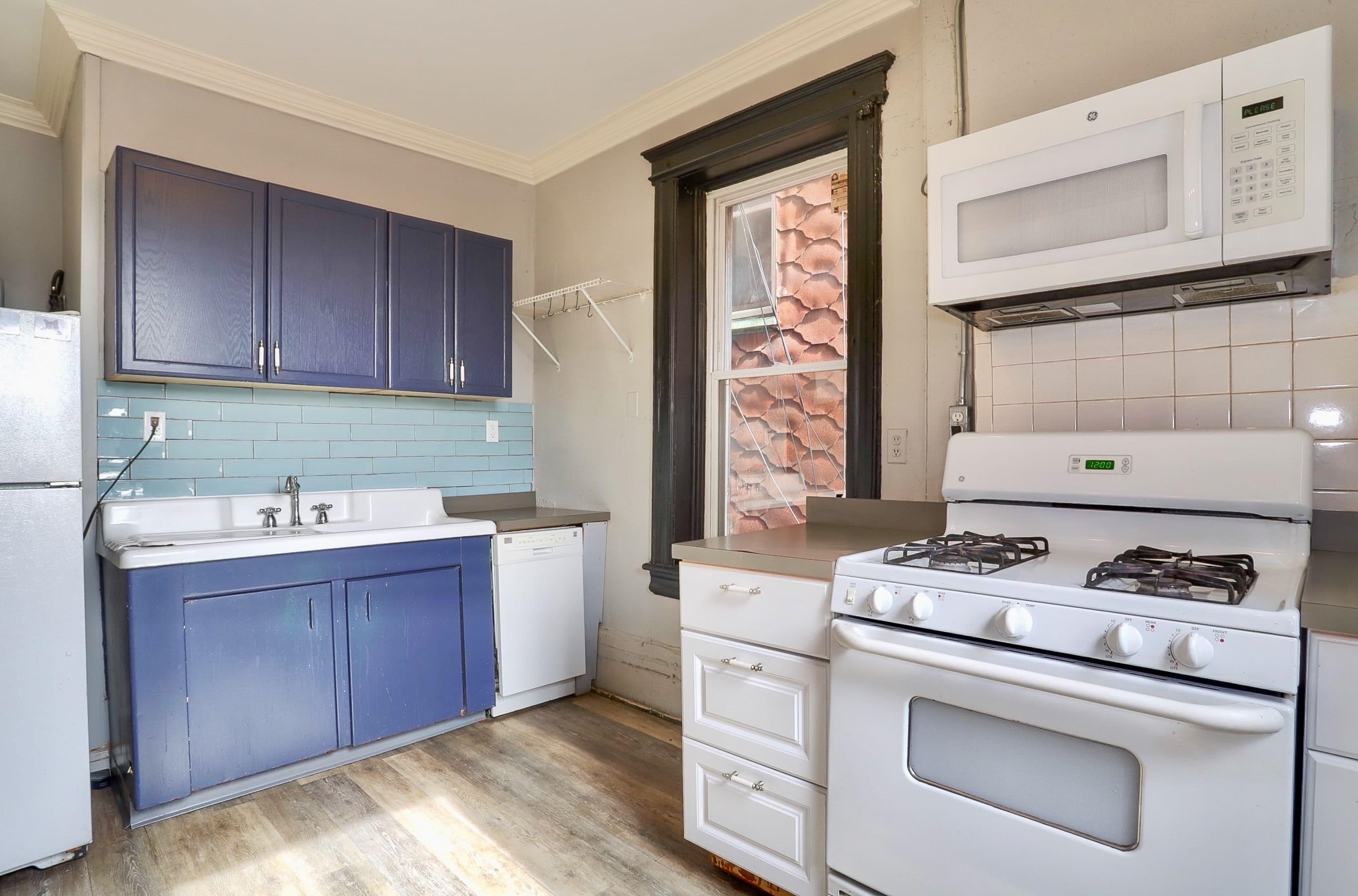 388 BALDWIN AVE Unit: 2