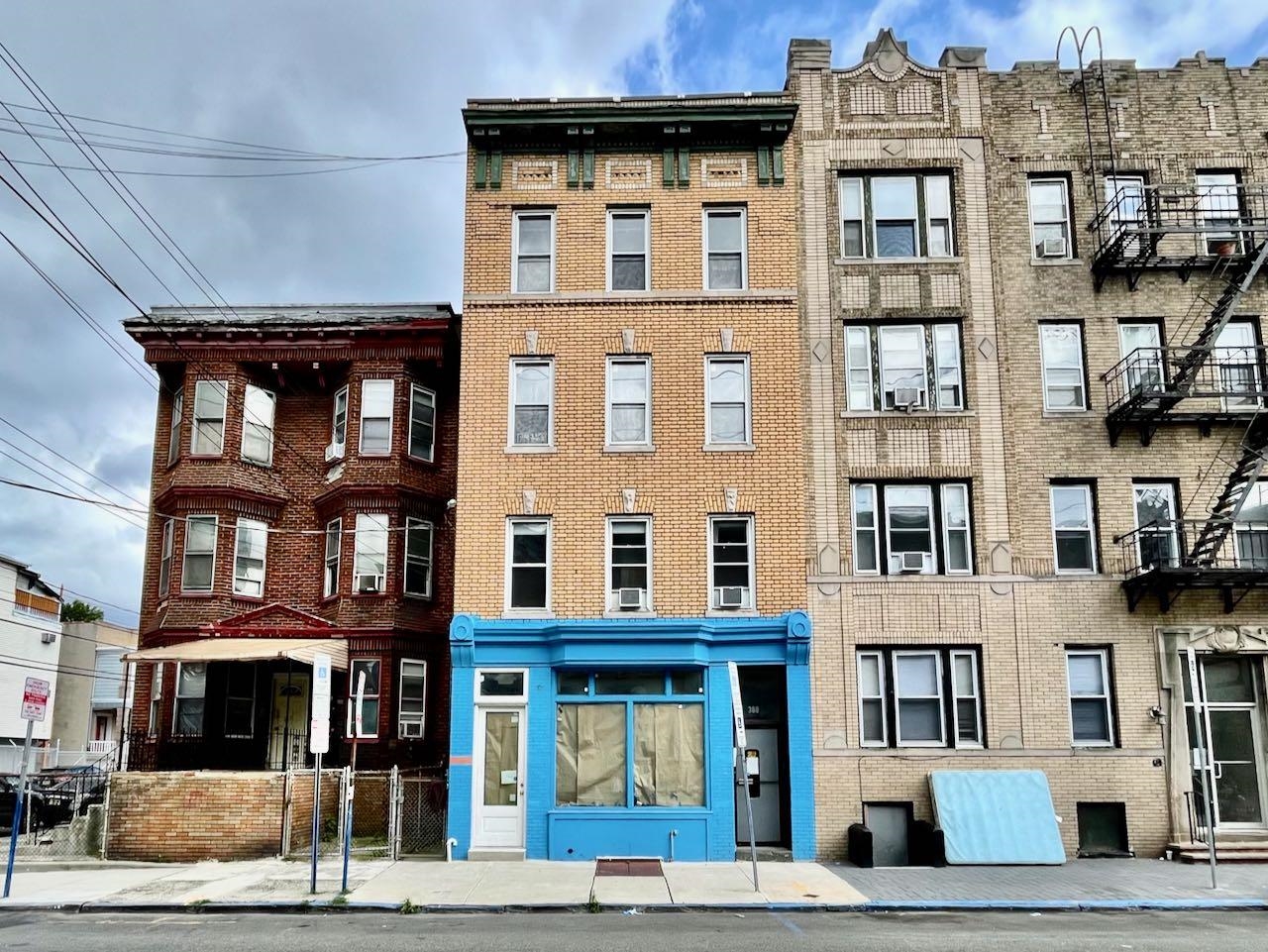 388 BALDWIN AVE Unit: 2