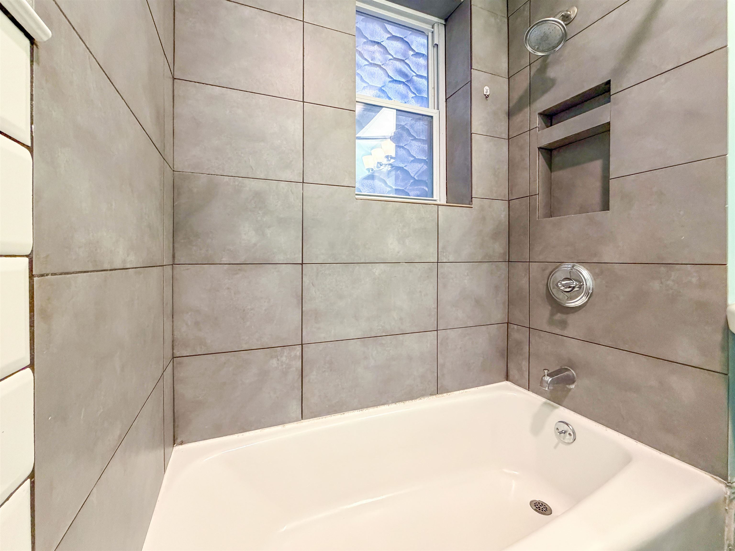 388 BALDWIN AVE Unit: 2