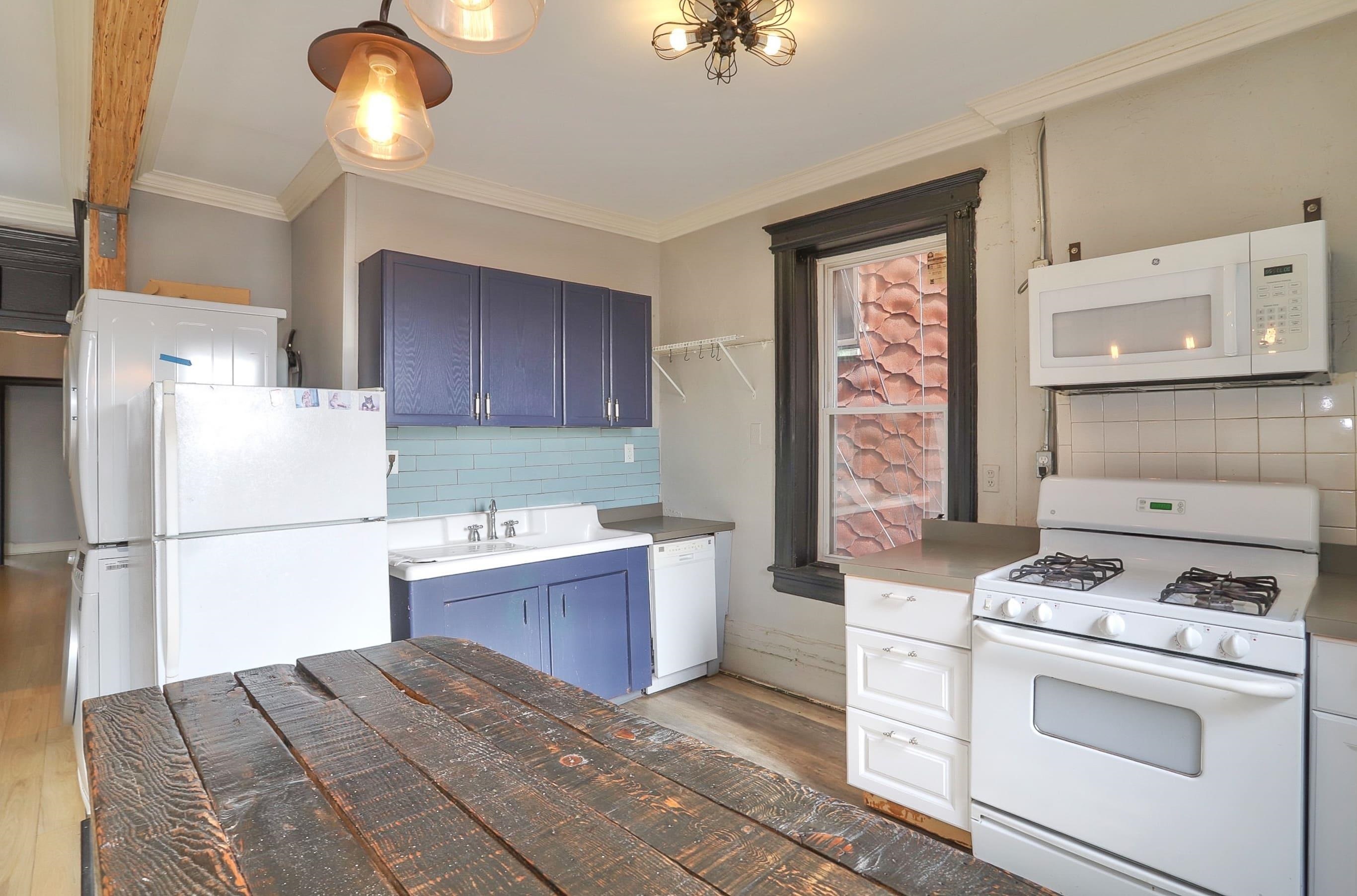 388 BALDWIN AVE Unit: 2