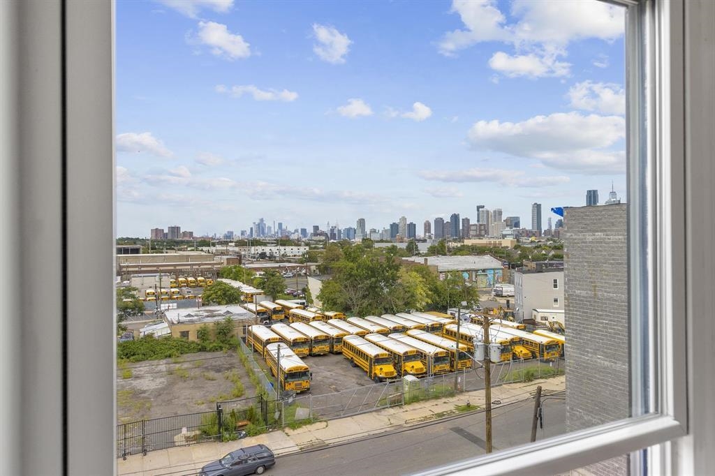 660 GRAND ST Unit: 308