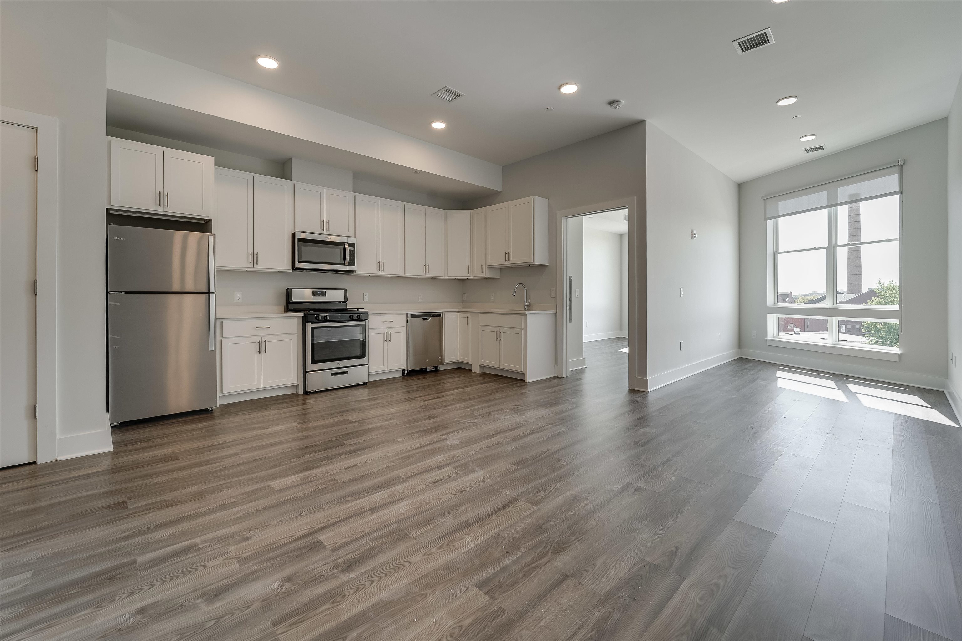 660 GRAND ST Unit: 211