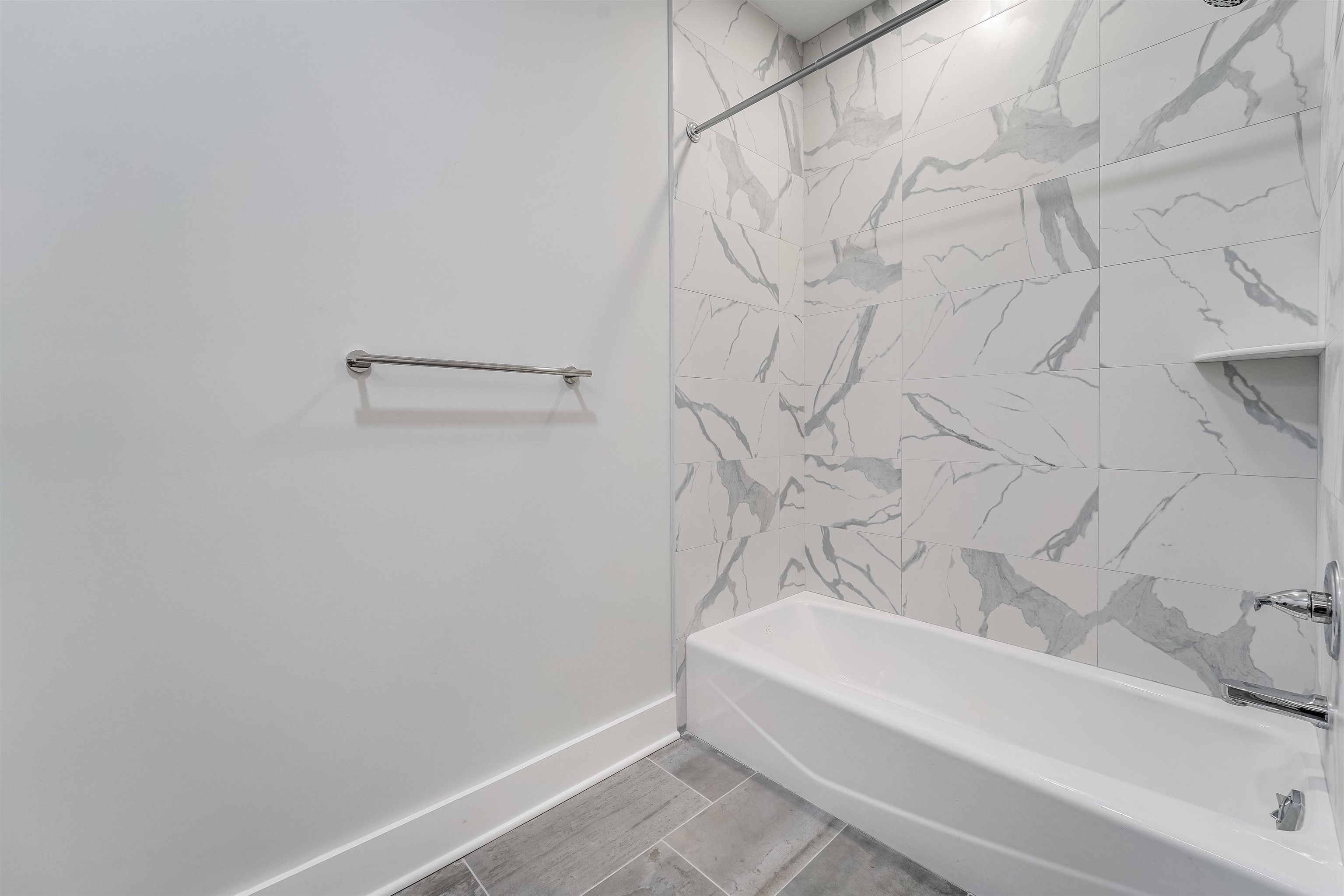 660 GRAND ST Unit: 211