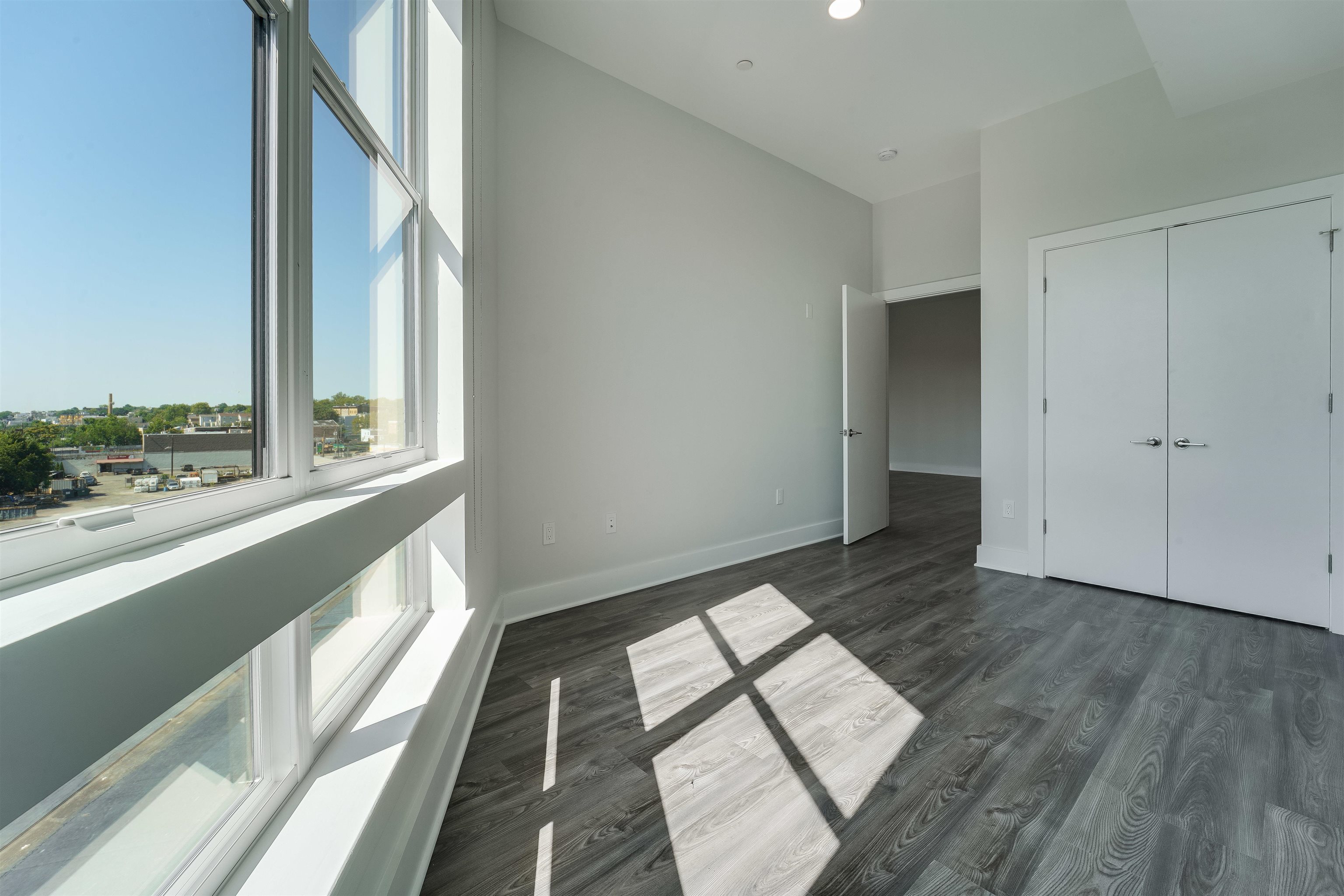 660 GRAND ST Unit: 211