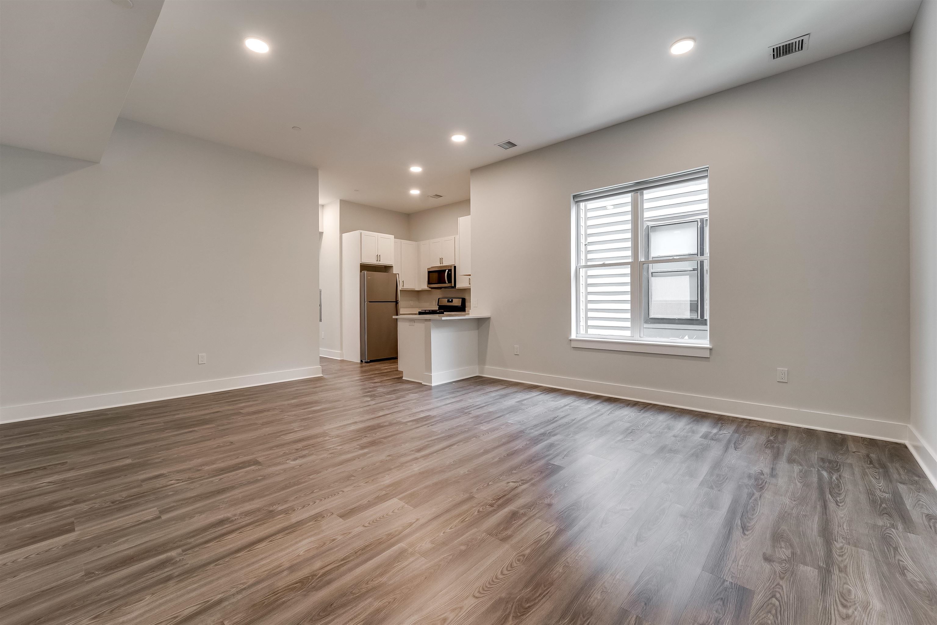 660 GRAND ST Unit: 413