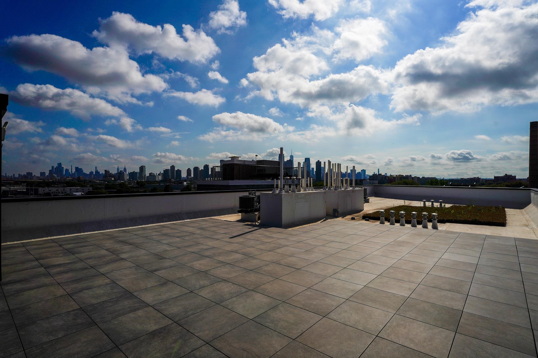 660 GRAND ST Unit: 413