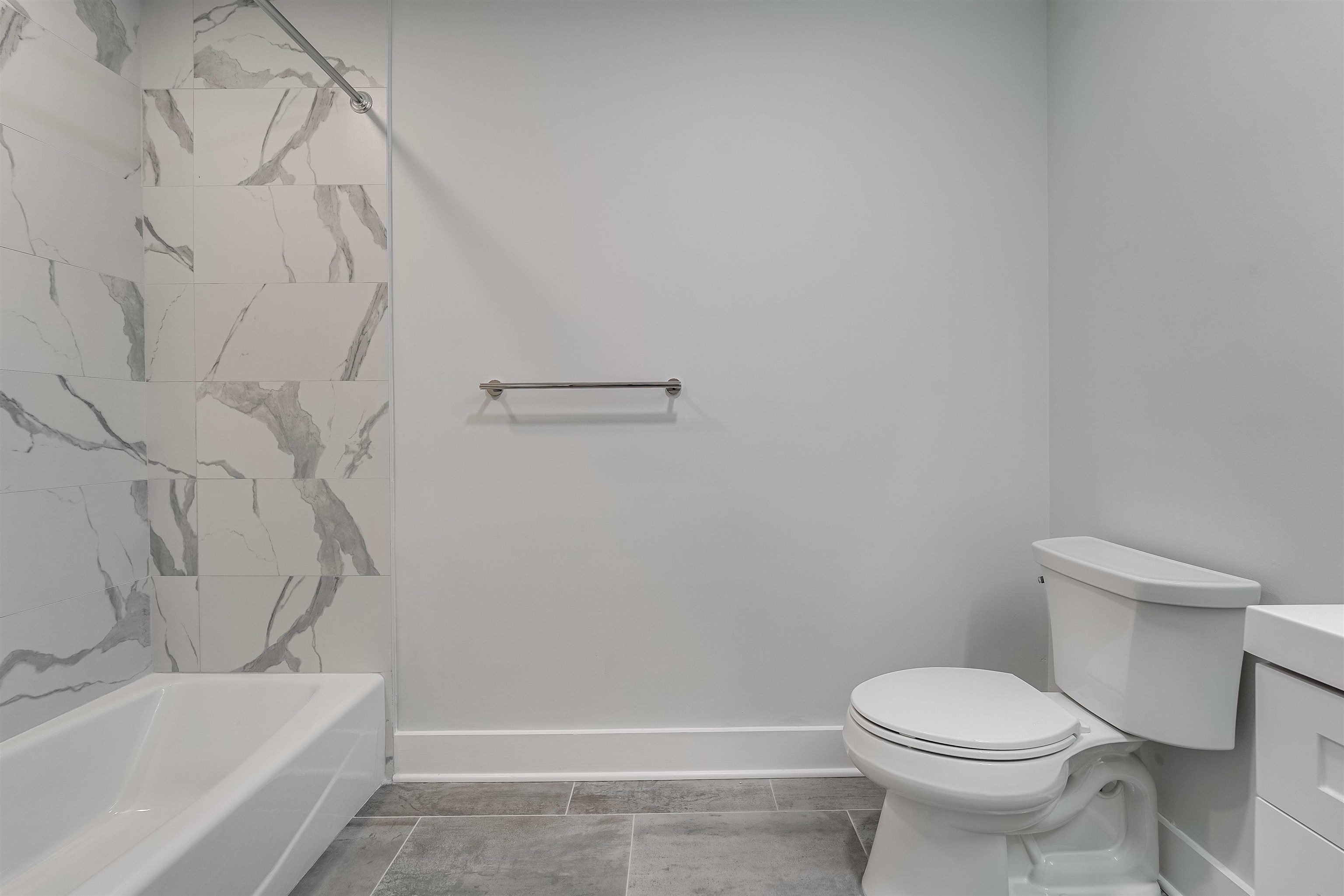 660 GRAND ST Unit: 413