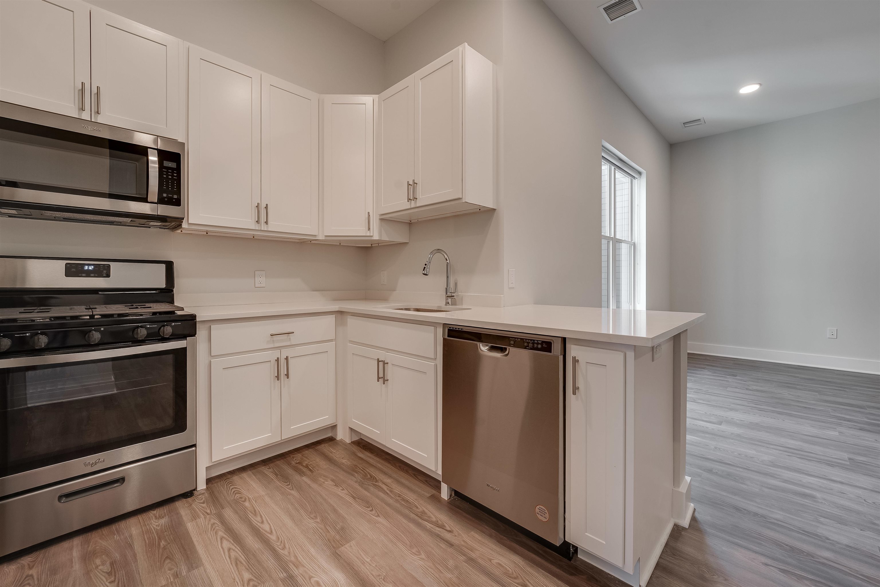 660 GRAND ST Unit: 413