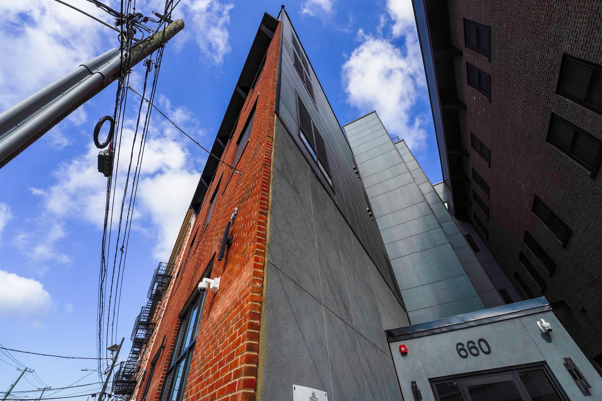 660 GRAND ST Unit: 412